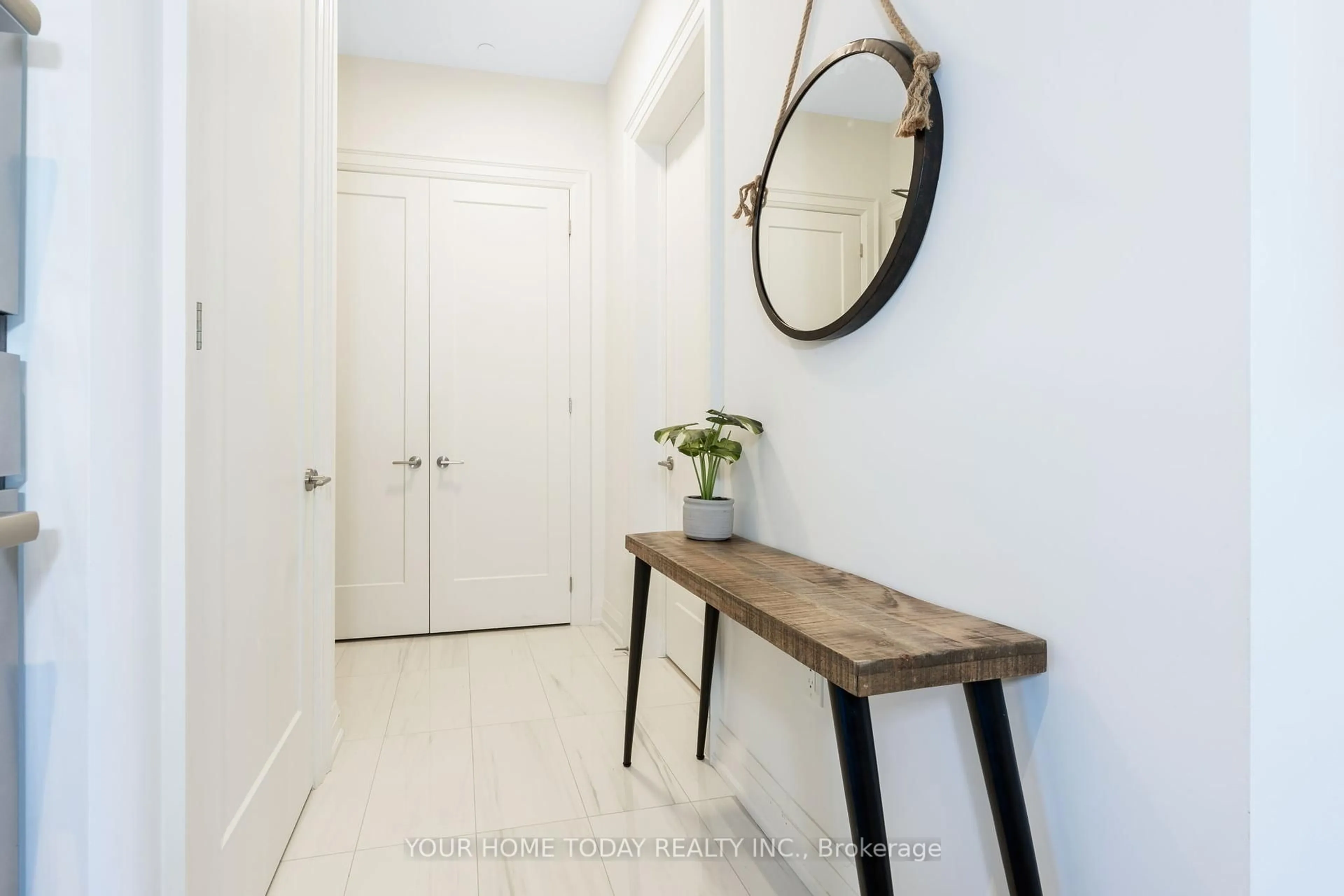 Indoor entryway for 42 Mill St #610, Halton Hills Ontario L7G 0P9