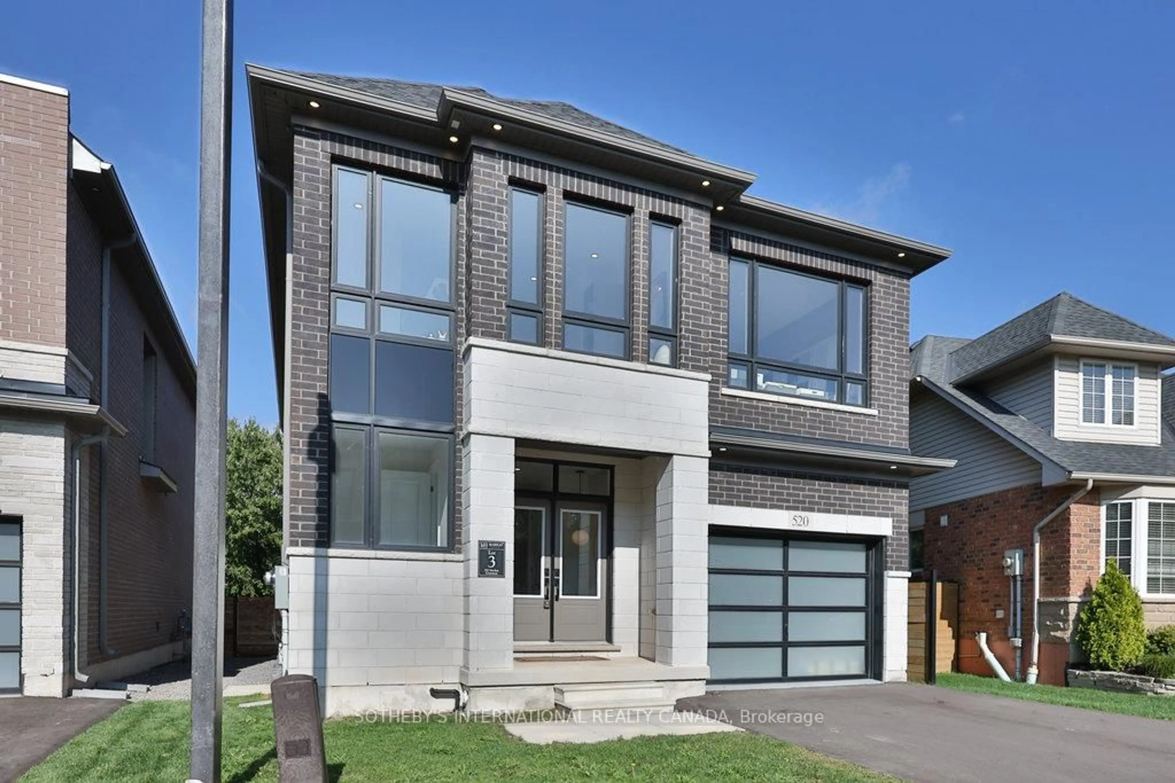 Home with brick exterior material, street for 520 Markay Common, Burlington Ontario L7S 0A6