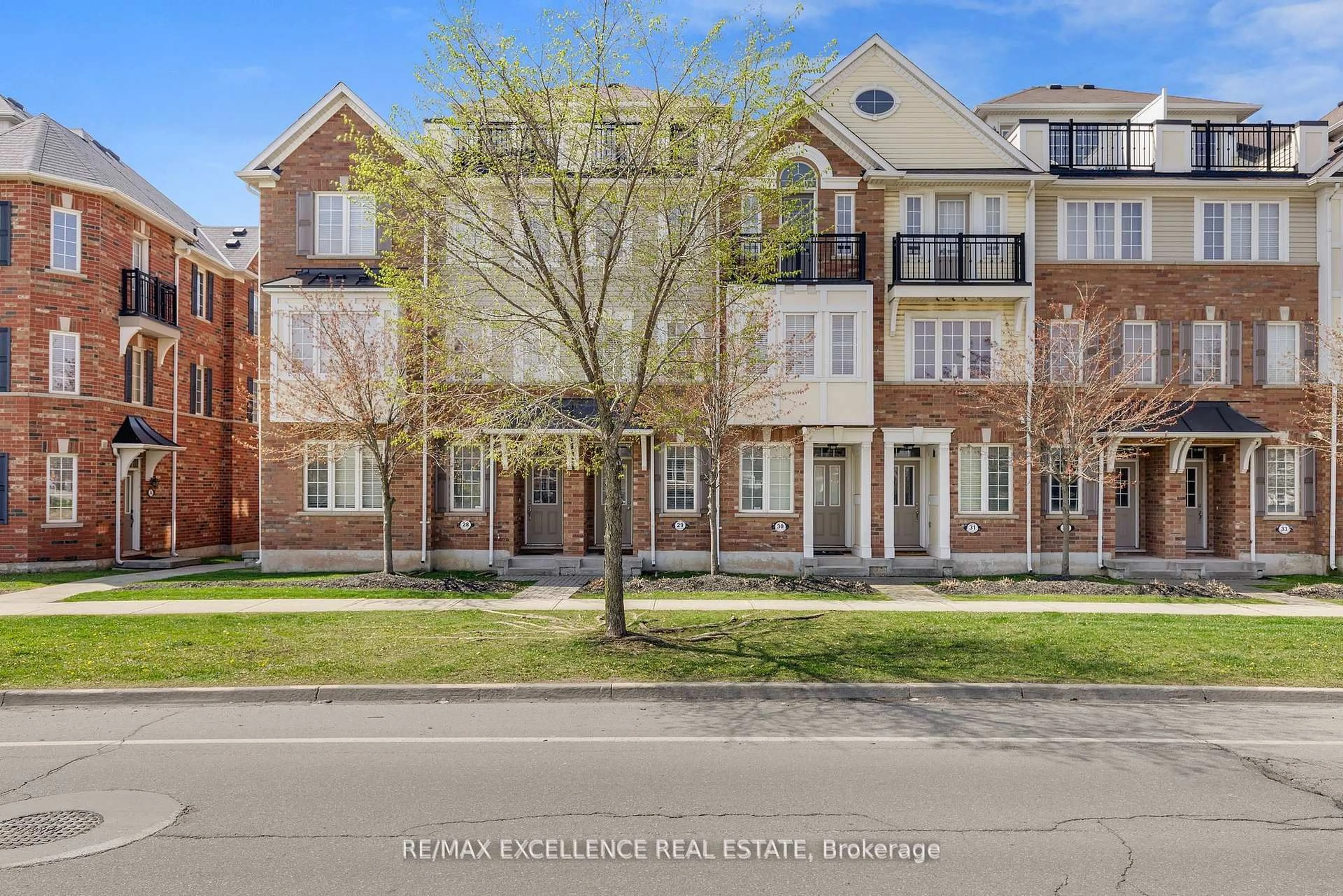 Home with brick exterior material, street for 2614 Dashwood Dr #29, Oakville Ontario L6M 0K5
