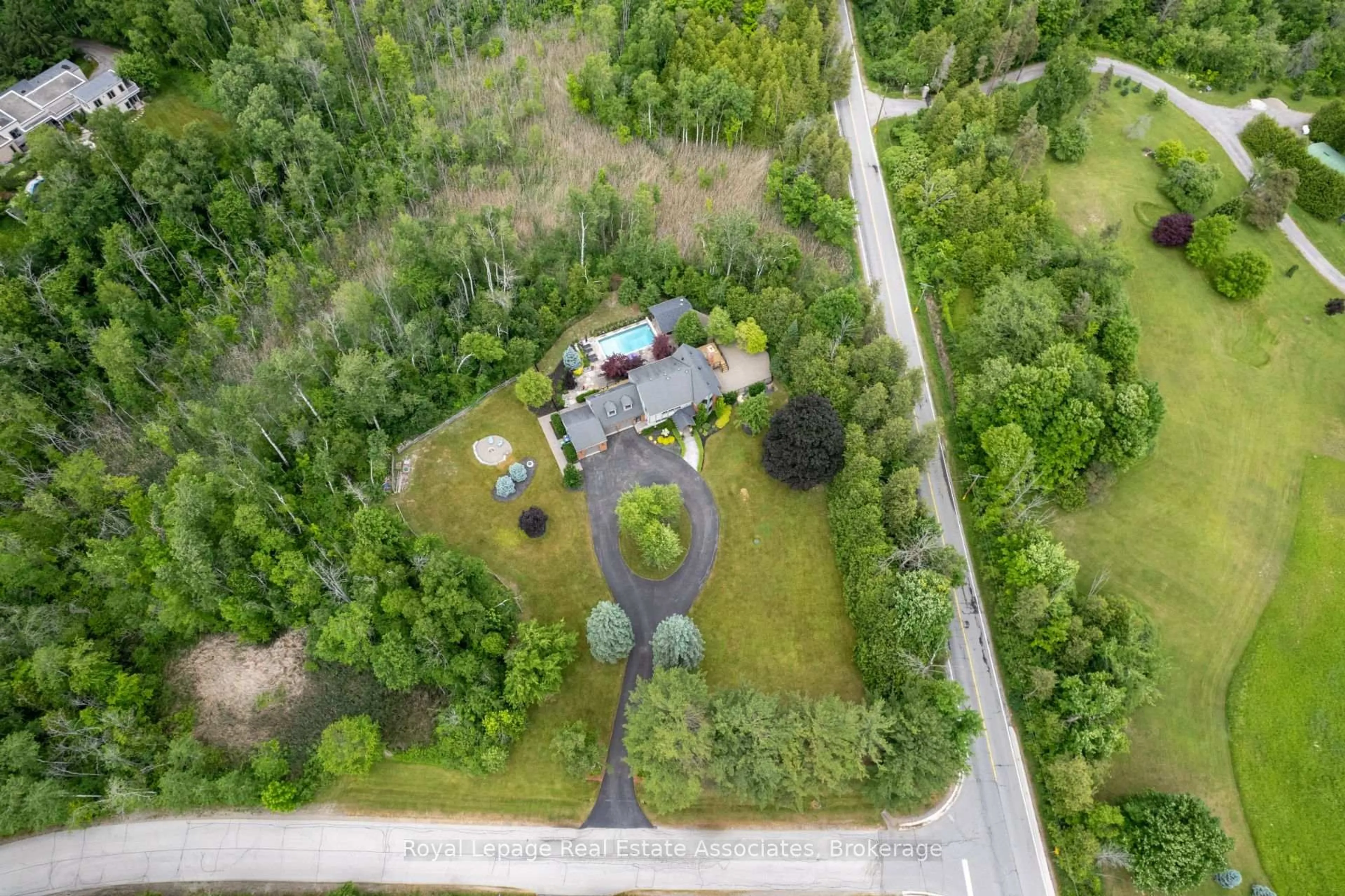 A pic from outside/outdoor area/front of a property/back of a property/a pic from drone, forest/trees view for 32 Cedar Dr, Caledon Ontario L7K 1H6