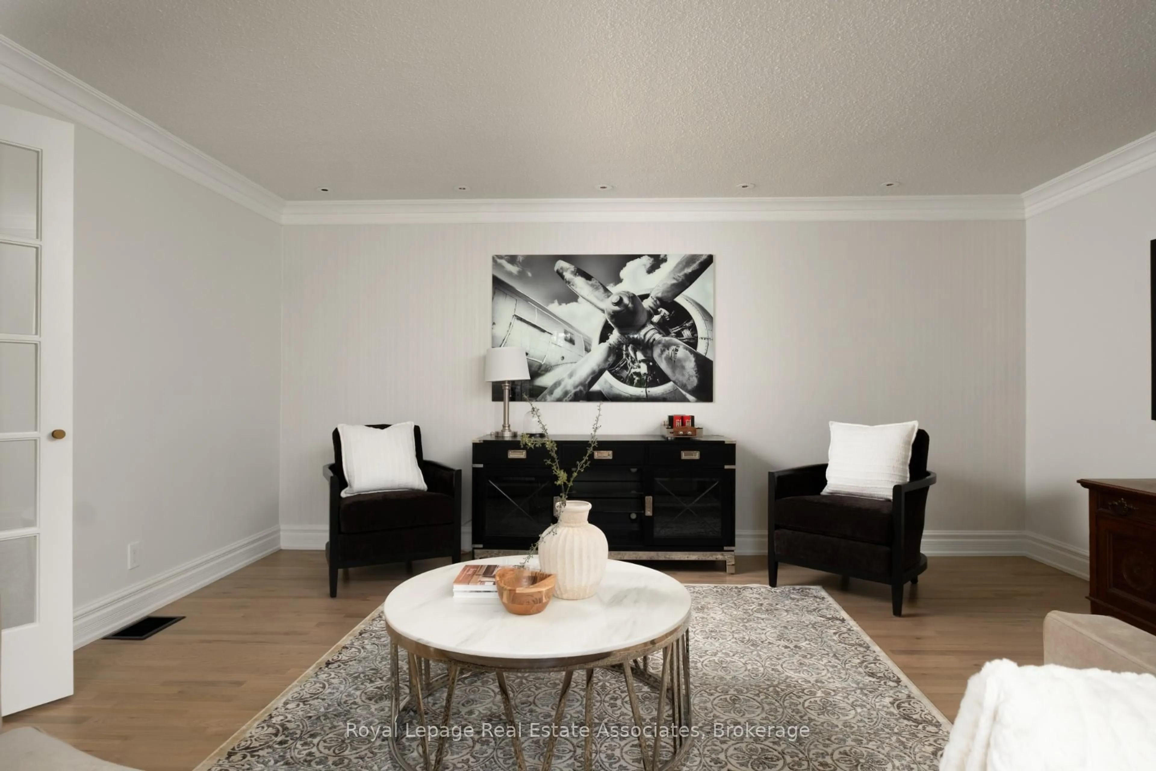 Living room with furniture, wood/laminate floor for 32 Cedar Dr, Caledon Ontario L7K 1H6
