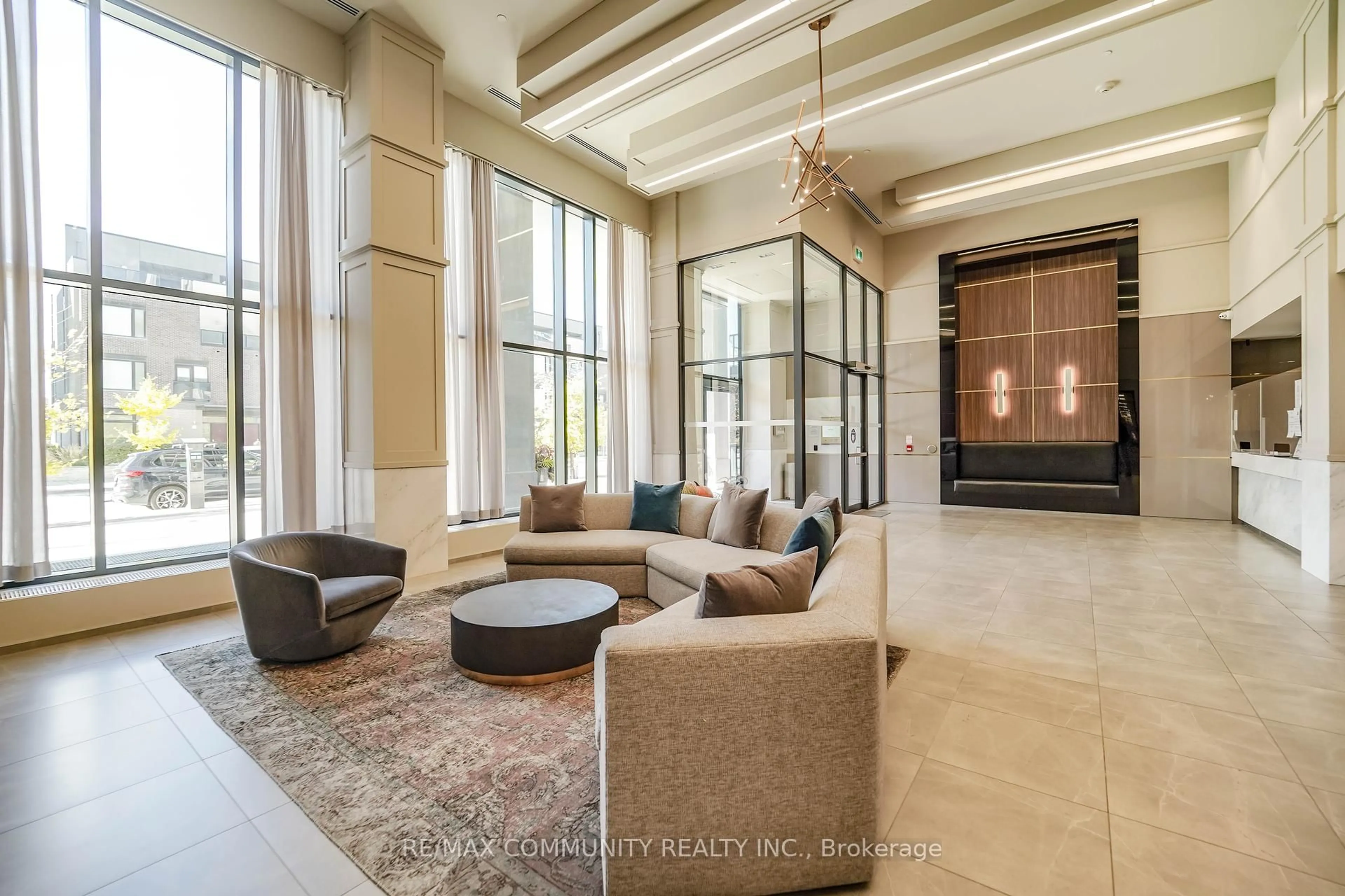 Indoor foyer for 4085 Parkside Village Dr #909, Mississauga Ontario L5B 0K9