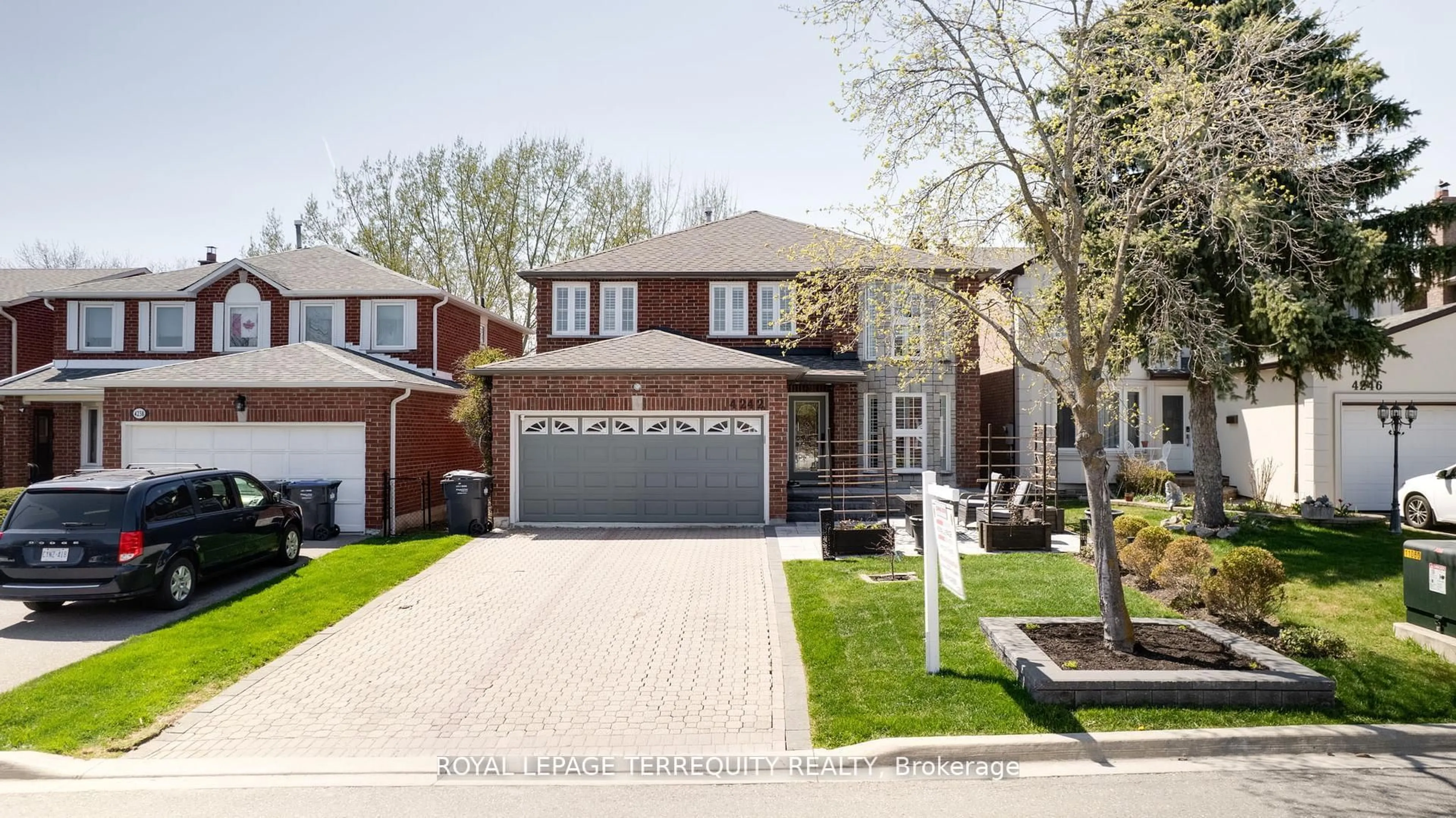 Home with brick exterior material, street for 4242 Petersburg Cres, Mississauga Ontario L4Z 2T3
