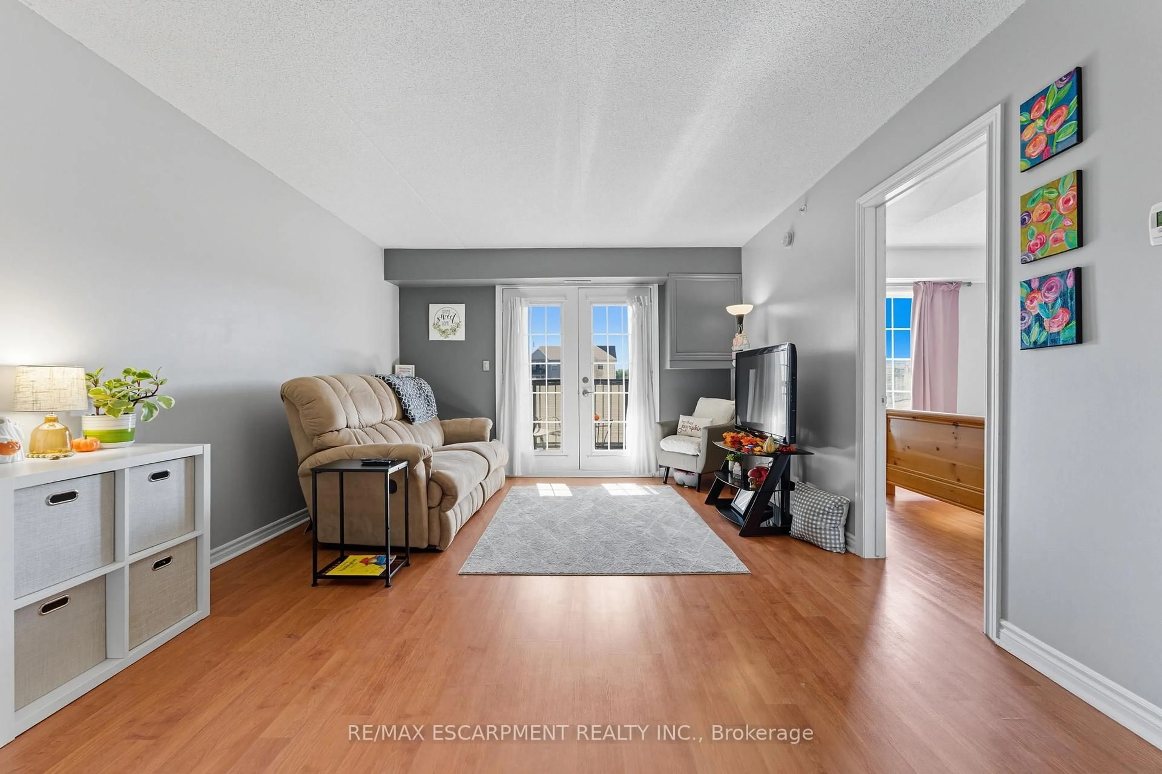 Living room with furniture, unknown for 1421 Walker's Line #304, Burlington Ontario L7M 4P4