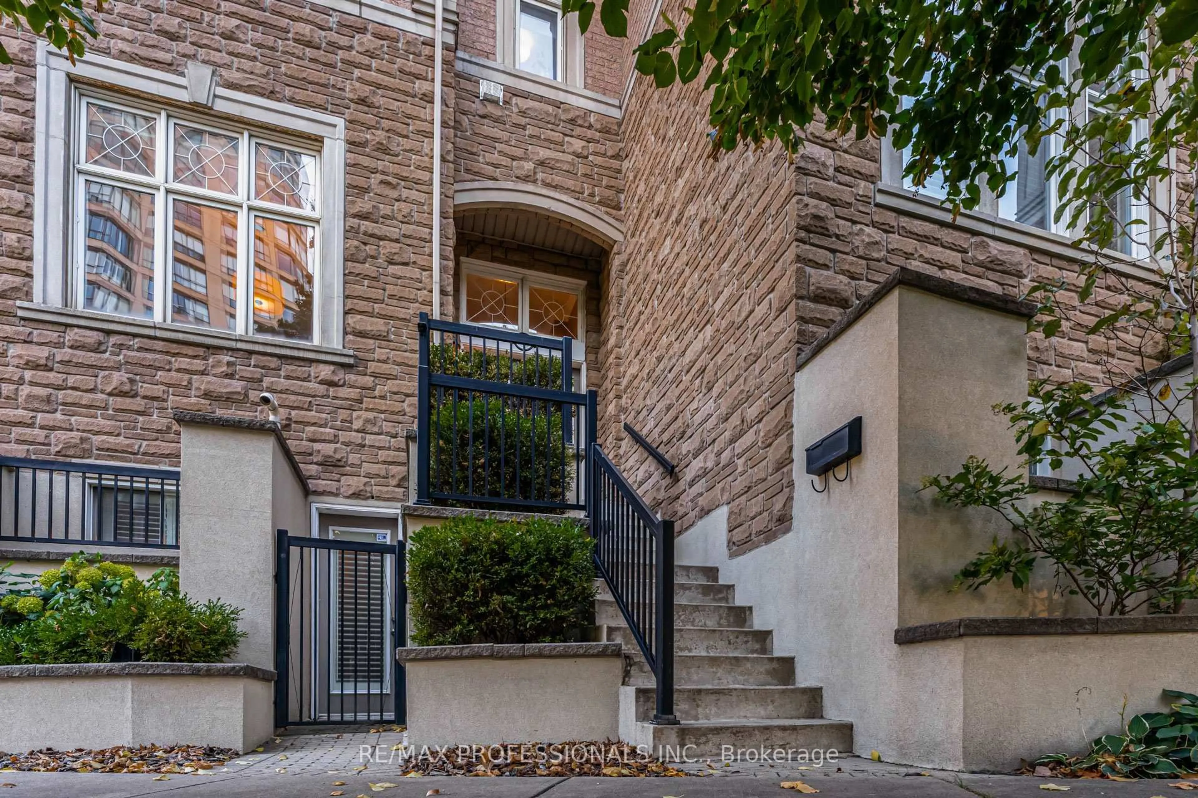 Home with brick exterior material, street for 2264 Lake Shore Blvd, Toronto Ontario M8V 1A9