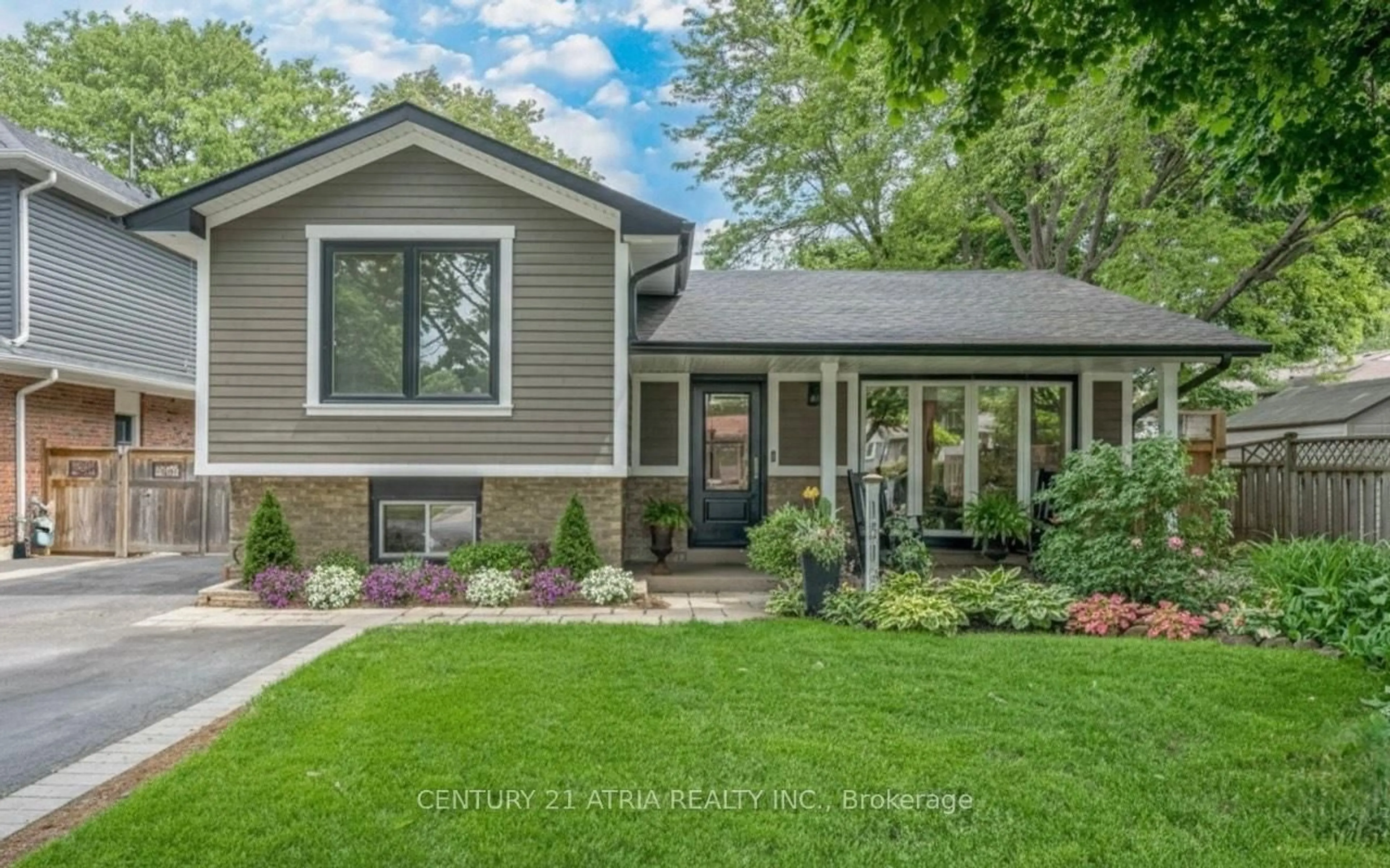 Home with vinyl exterior material, street for 1319 Oxford Ave, Oakville Ontario L6H 1T2