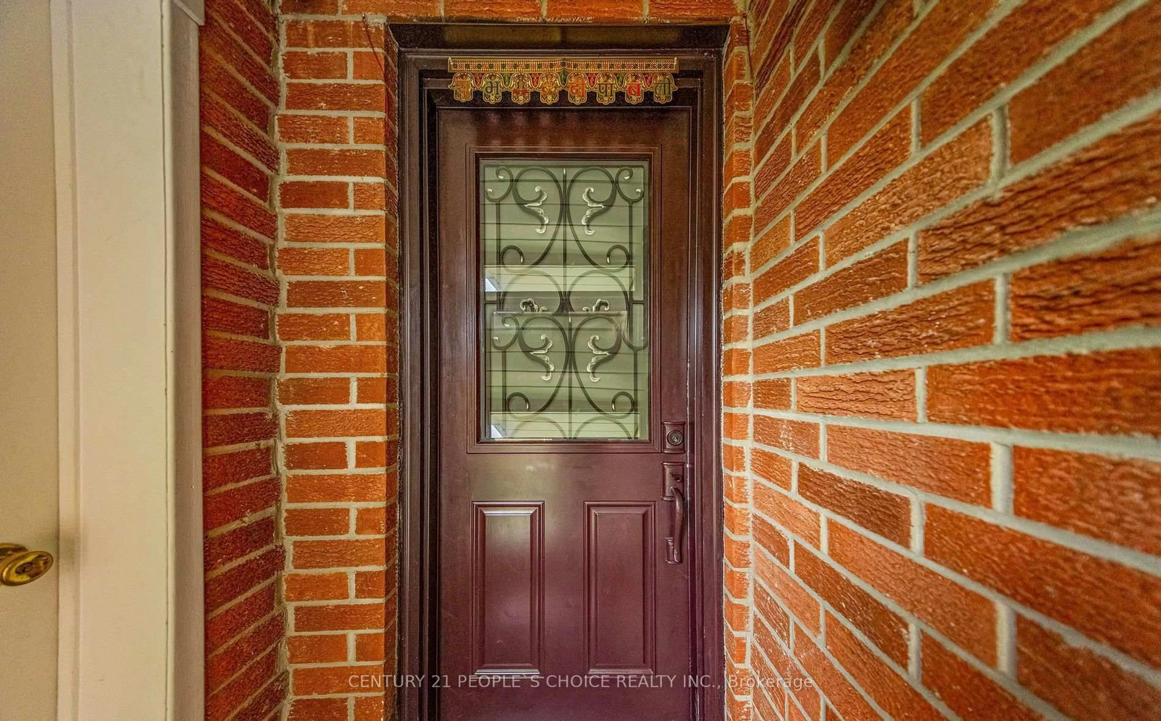 Indoor entryway for 31 Dorking Dr, Brampton Ontario L6Z 3T9