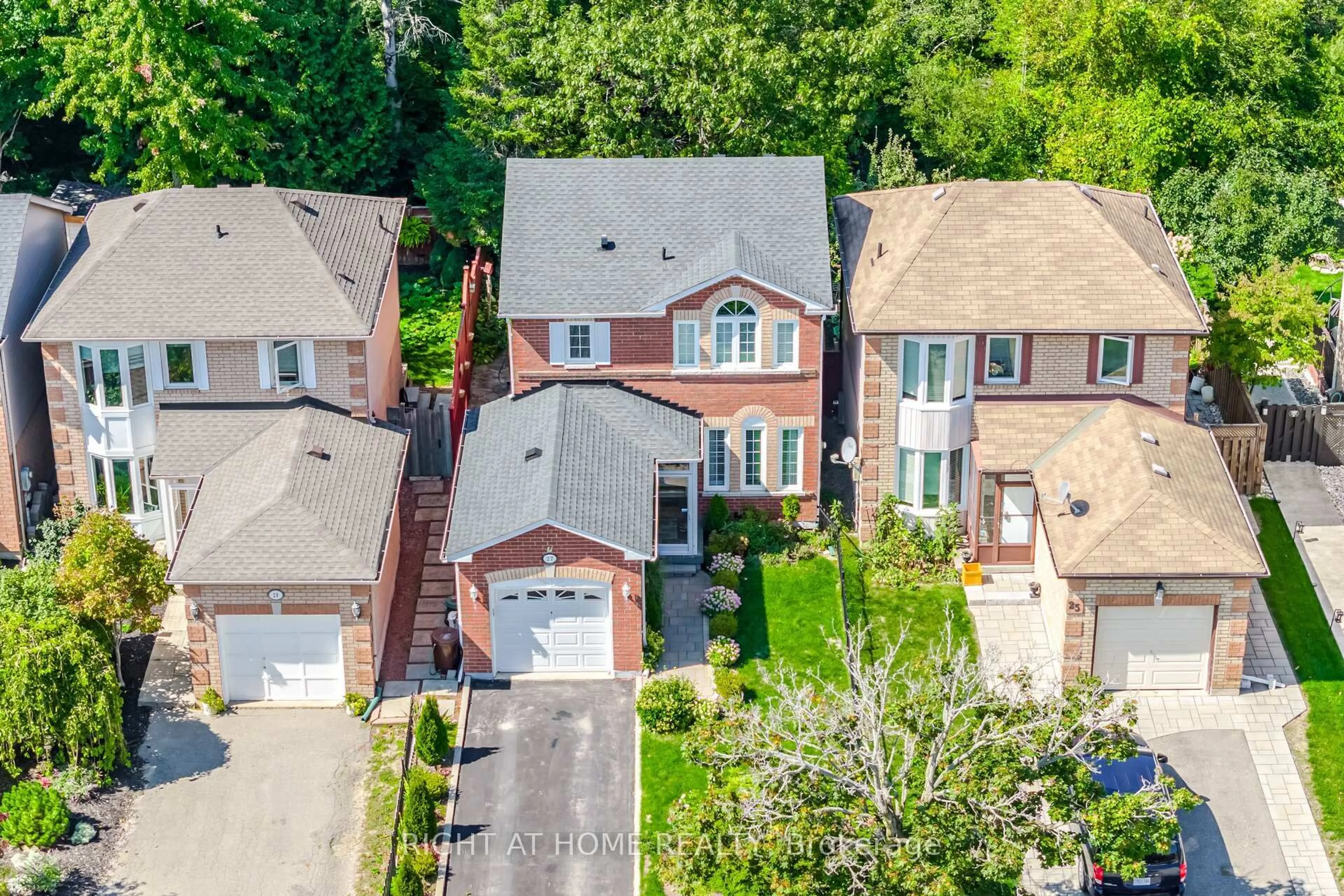 A pic from outside/outdoor area/front of a property/back of a property/a pic from drone, street for 27 Lasby Lane, Halton Hills Ontario L7J 2W9