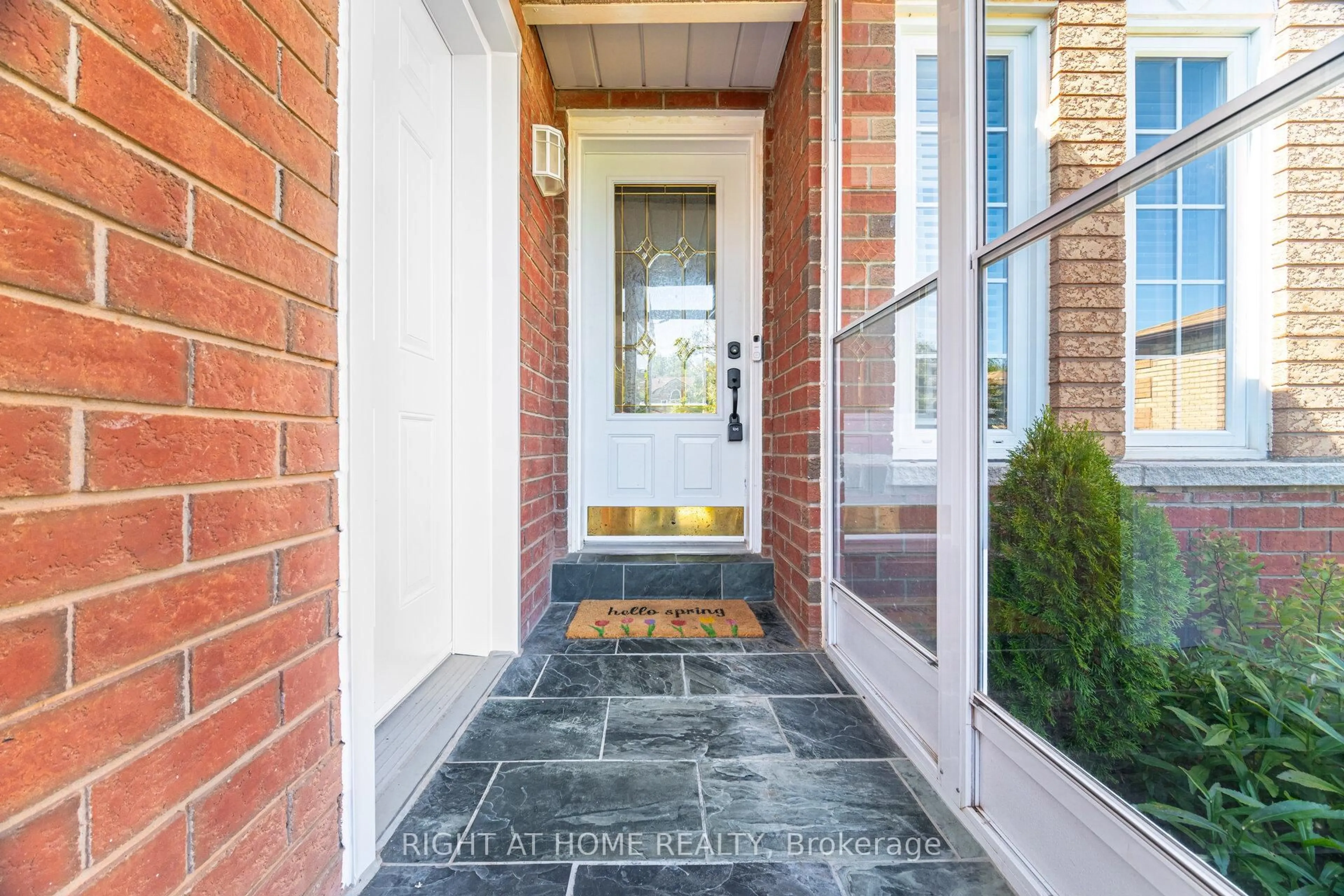 Indoor entryway for 27 Lasby Lane, Halton Hills Ontario L7J 2W9