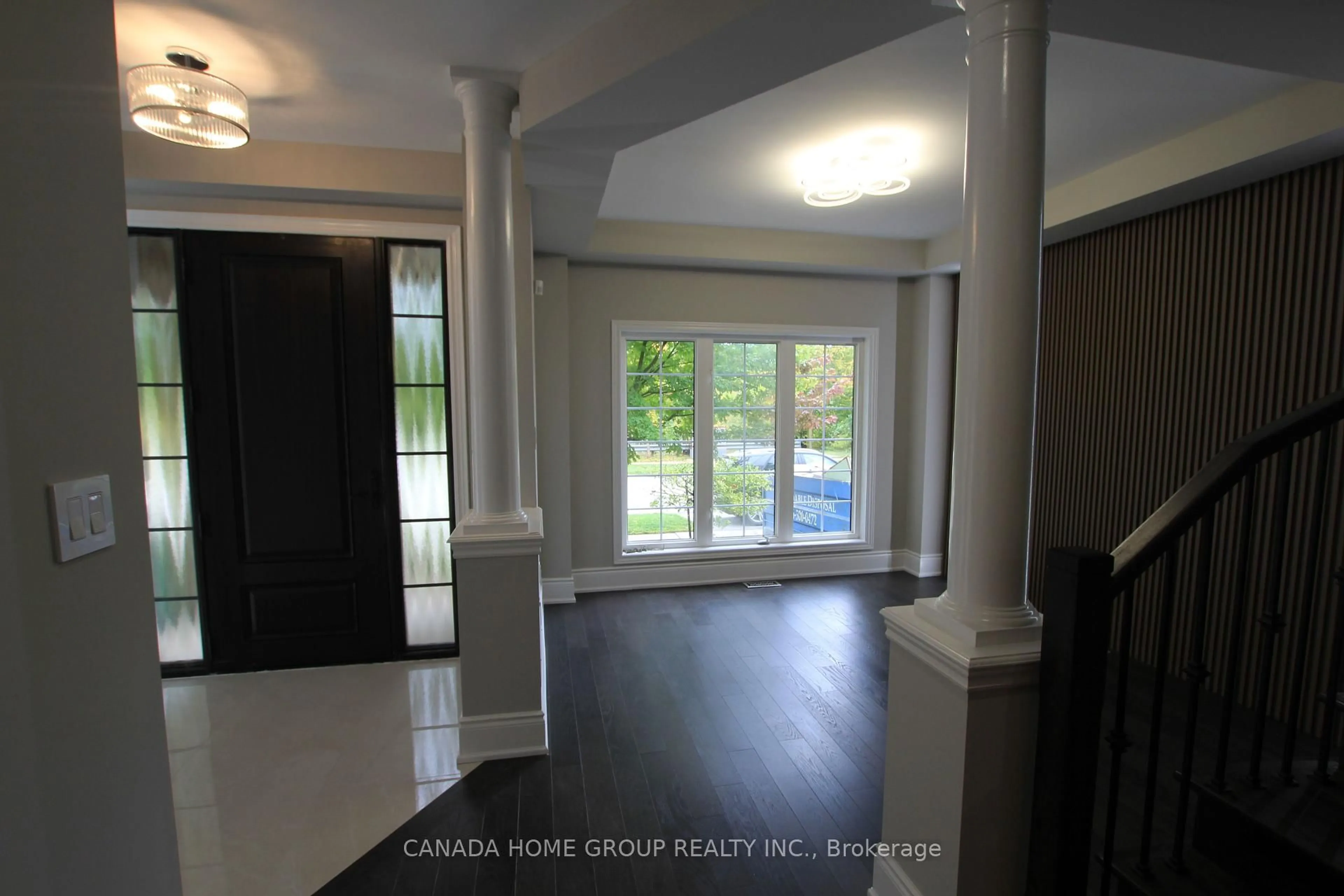 Indoor entryway for 129 Creek Path Ave, Oakville Ontario L6L 8T3
