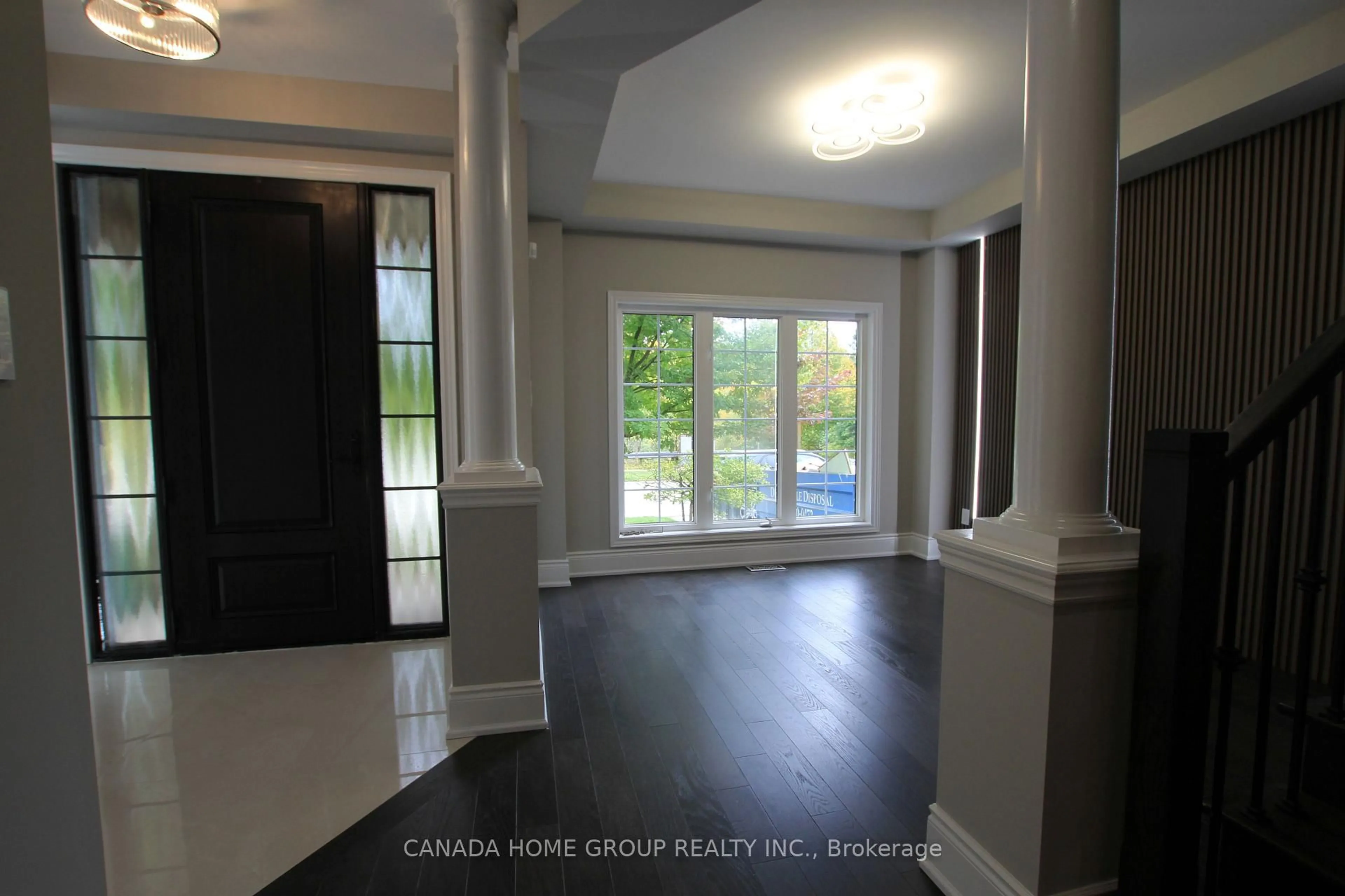 Indoor entryway for 129 Creek Path Ave, Oakville Ontario L6L 8T3