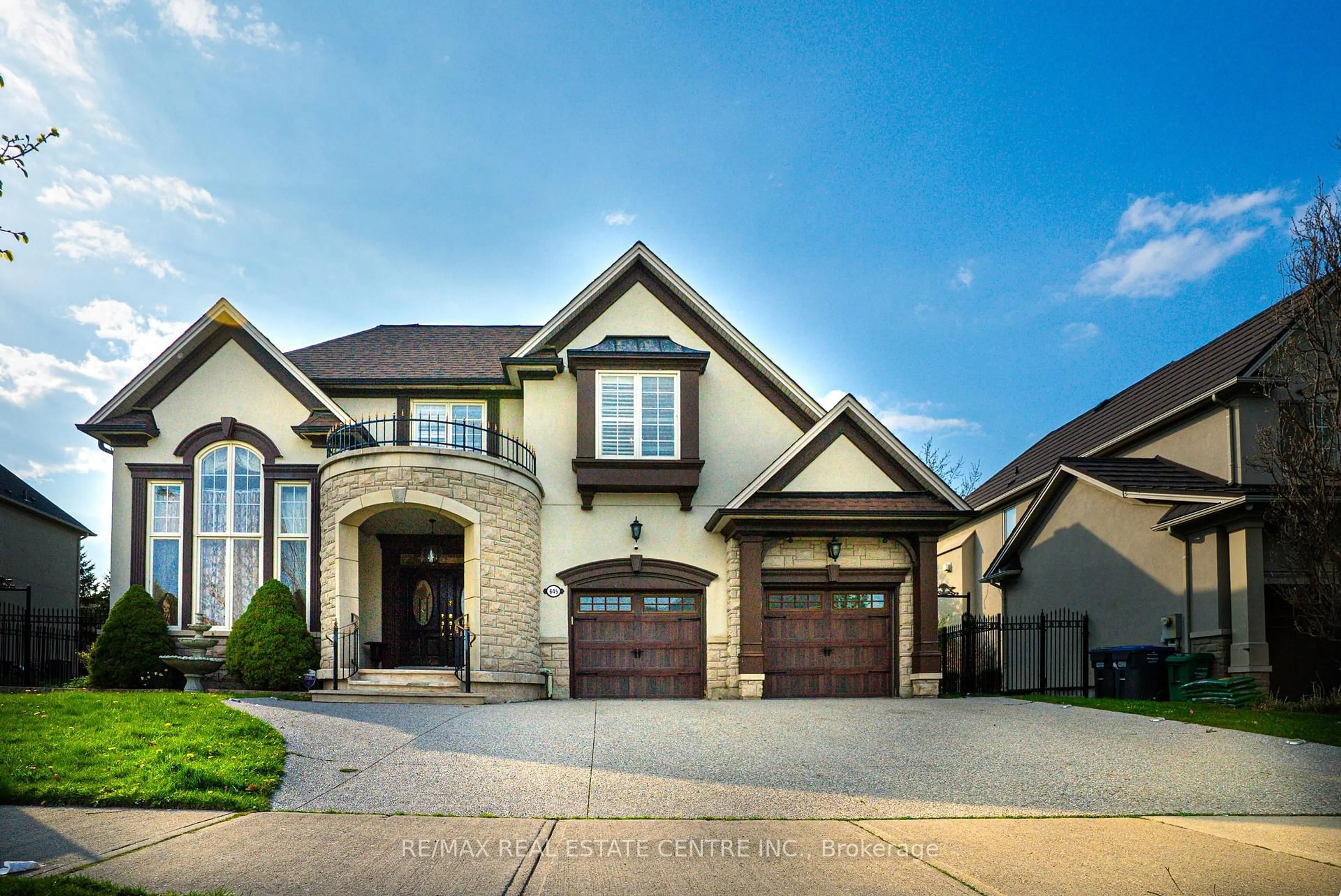 Home with brick exterior material, street for 645 Cranleigh Crt, Mississauga Ontario L5H 4L4