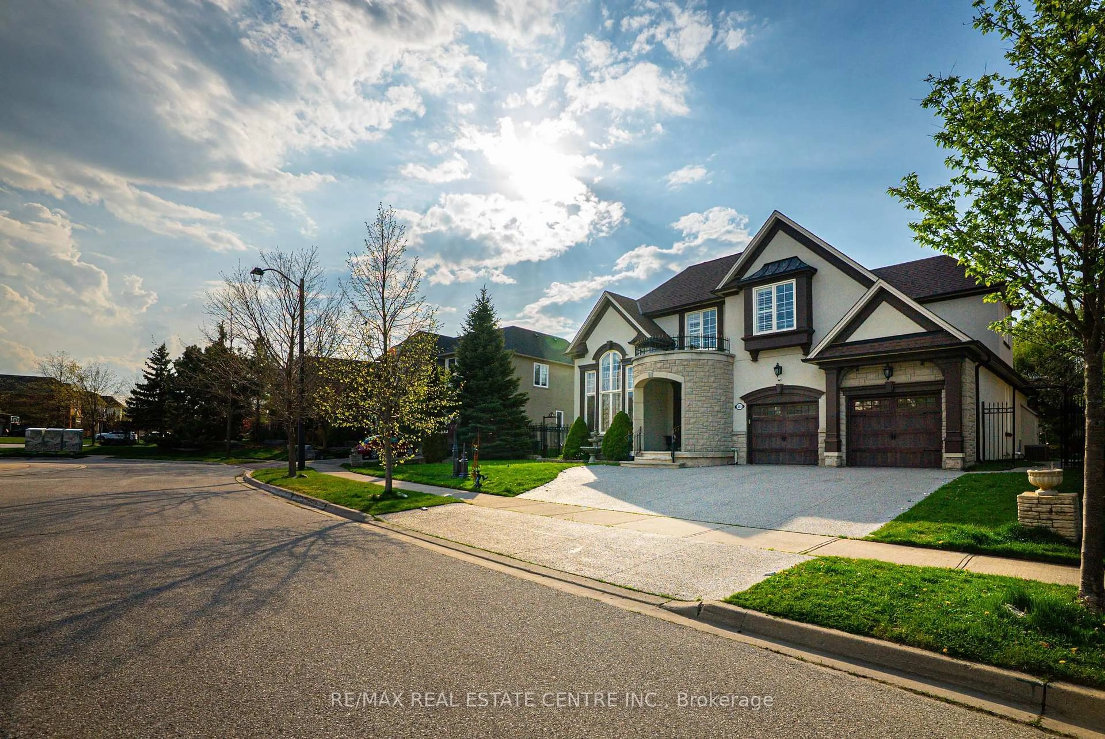 Unknown for 645 Cranleigh Crt, Mississauga Ontario L5H 4L4