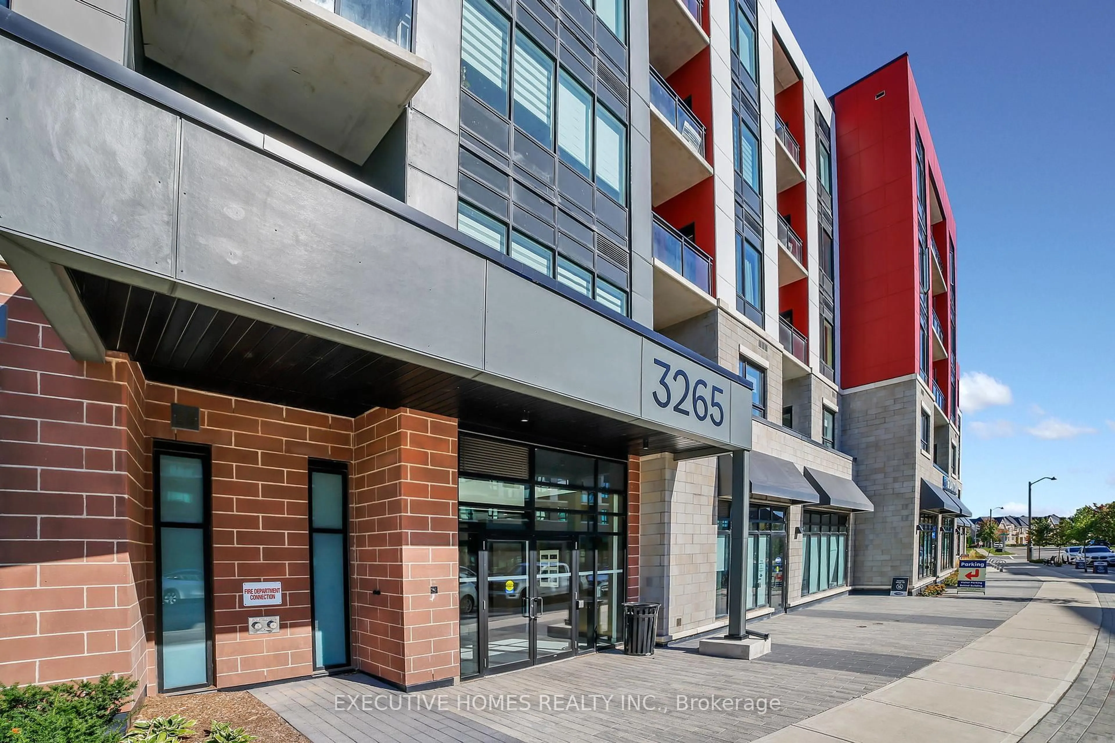 Indoor foyer for 3265 Carding Mill Tr #208, Oakville Ontario L6M 5P7