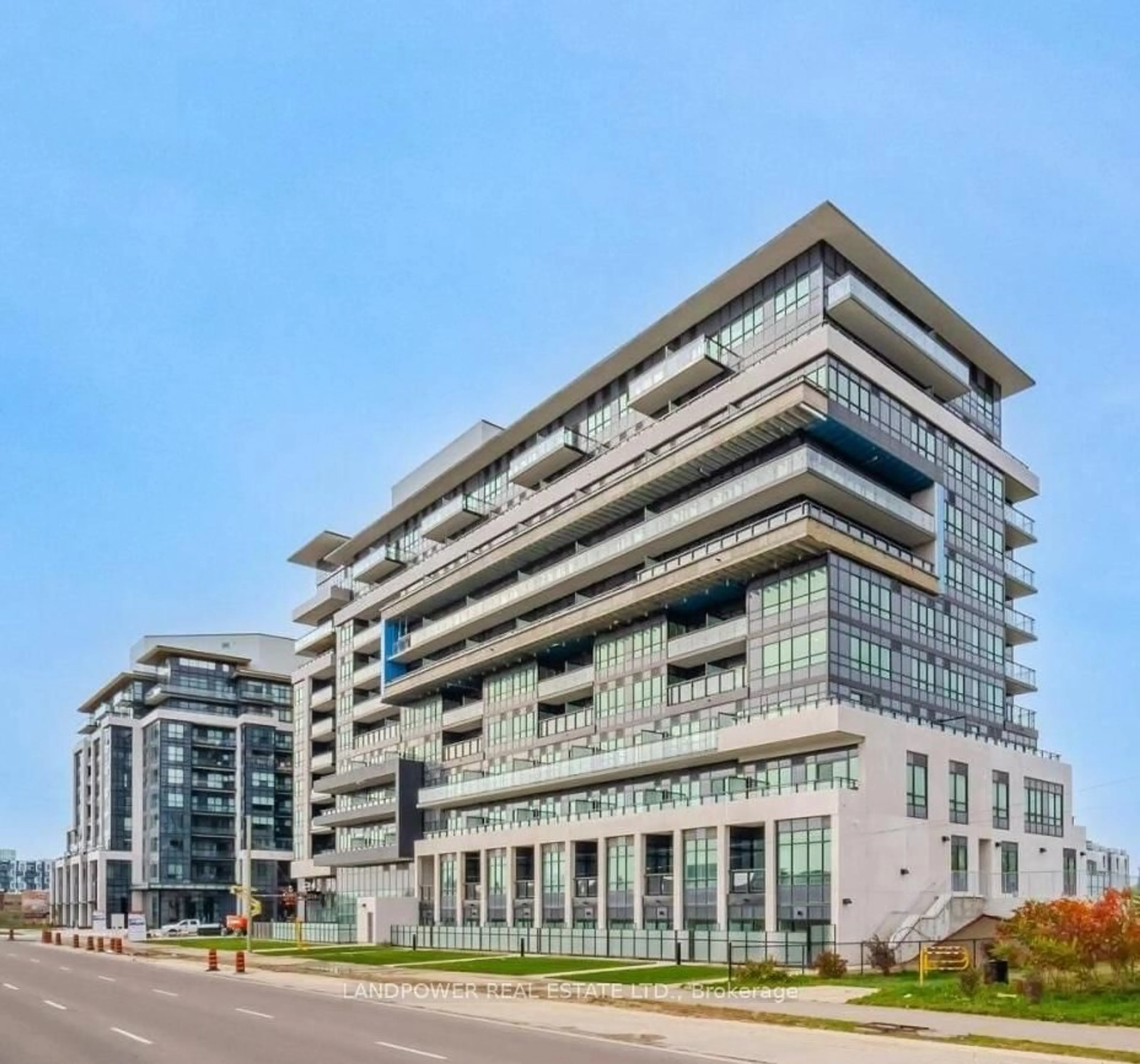 Indoor foyer for 395 Dundas St #725, Oakville Ontario L6M 5R8