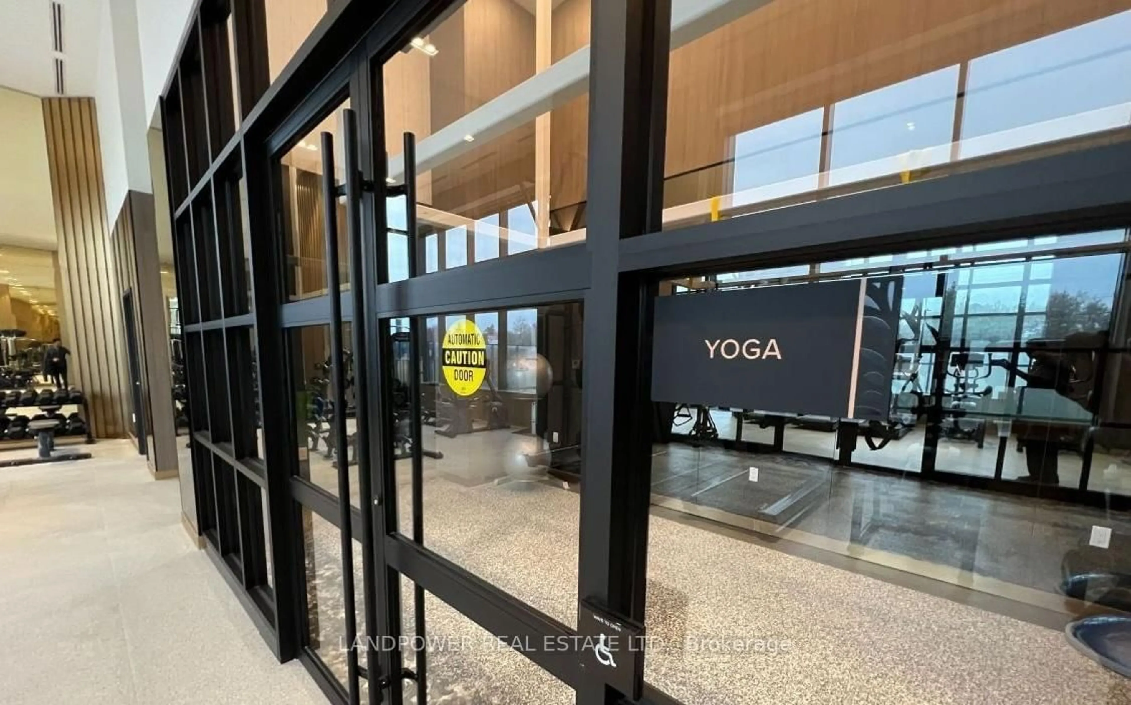 Indoor foyer for 395 Dundas St #725, Oakville Ontario L6M 5R8