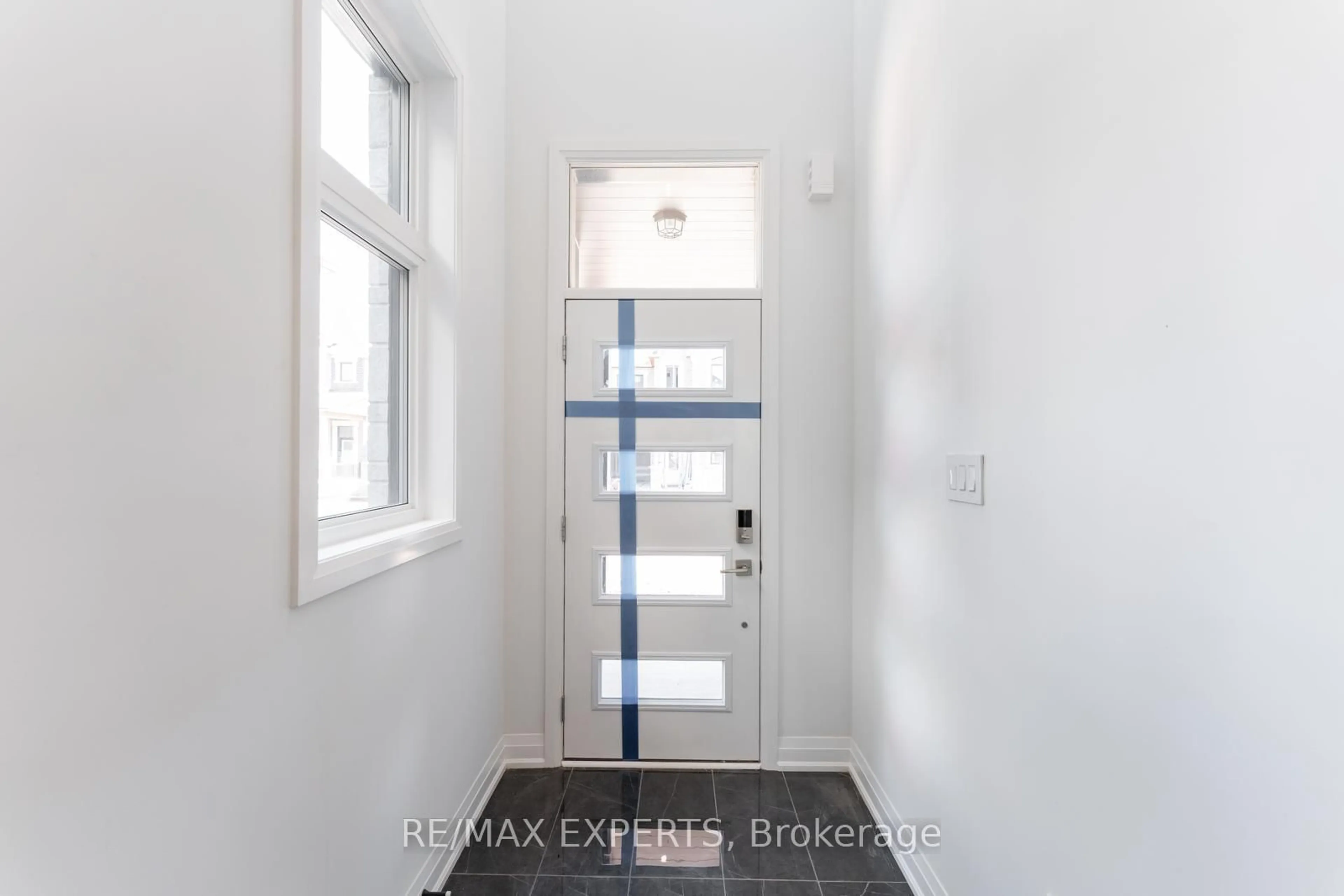 Indoor entryway for 3299 harasym Tr, Oakville Ontario L6H 3S1