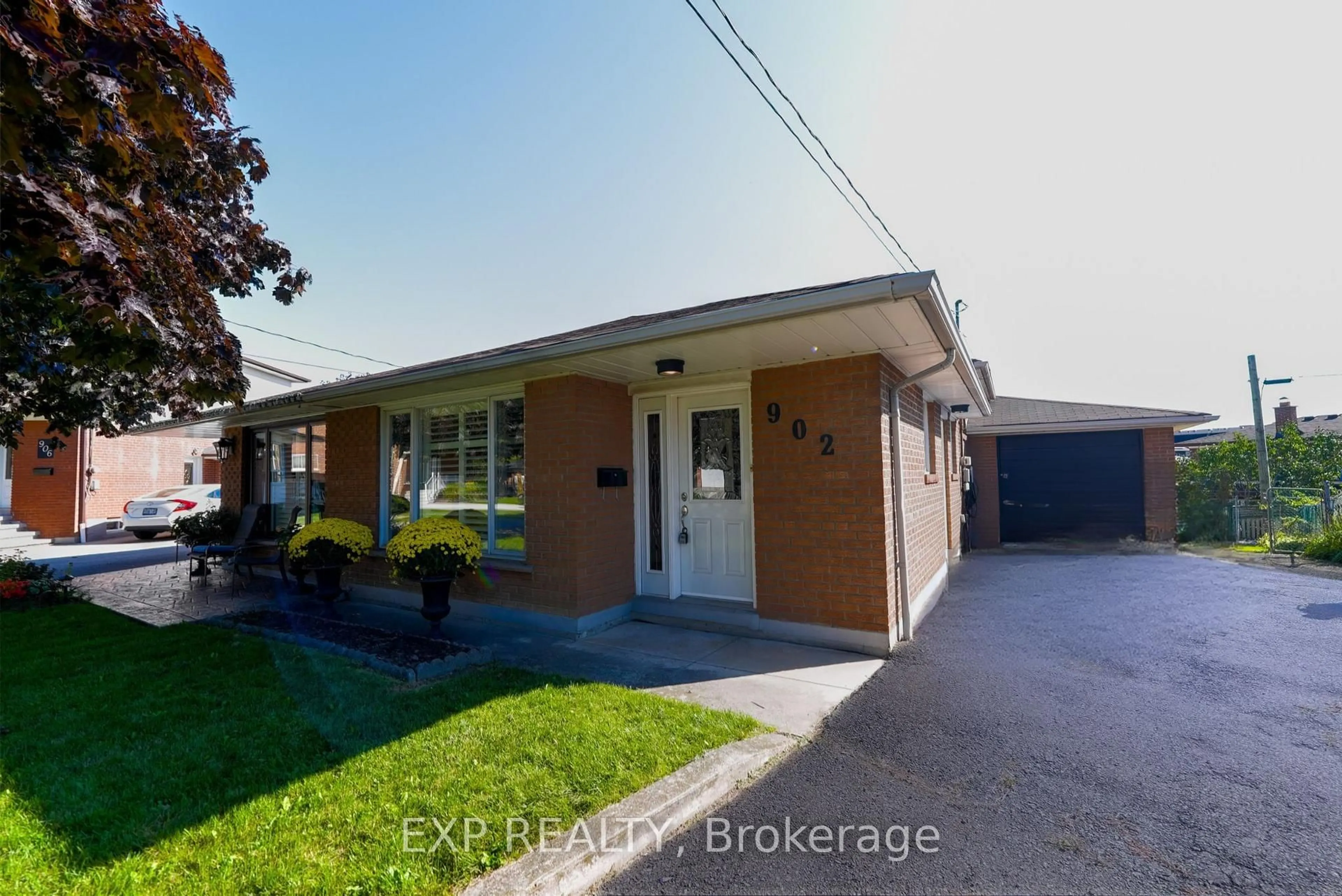 Unknown for 902 Sixth St, Mississauga Ontario L5E 1N6