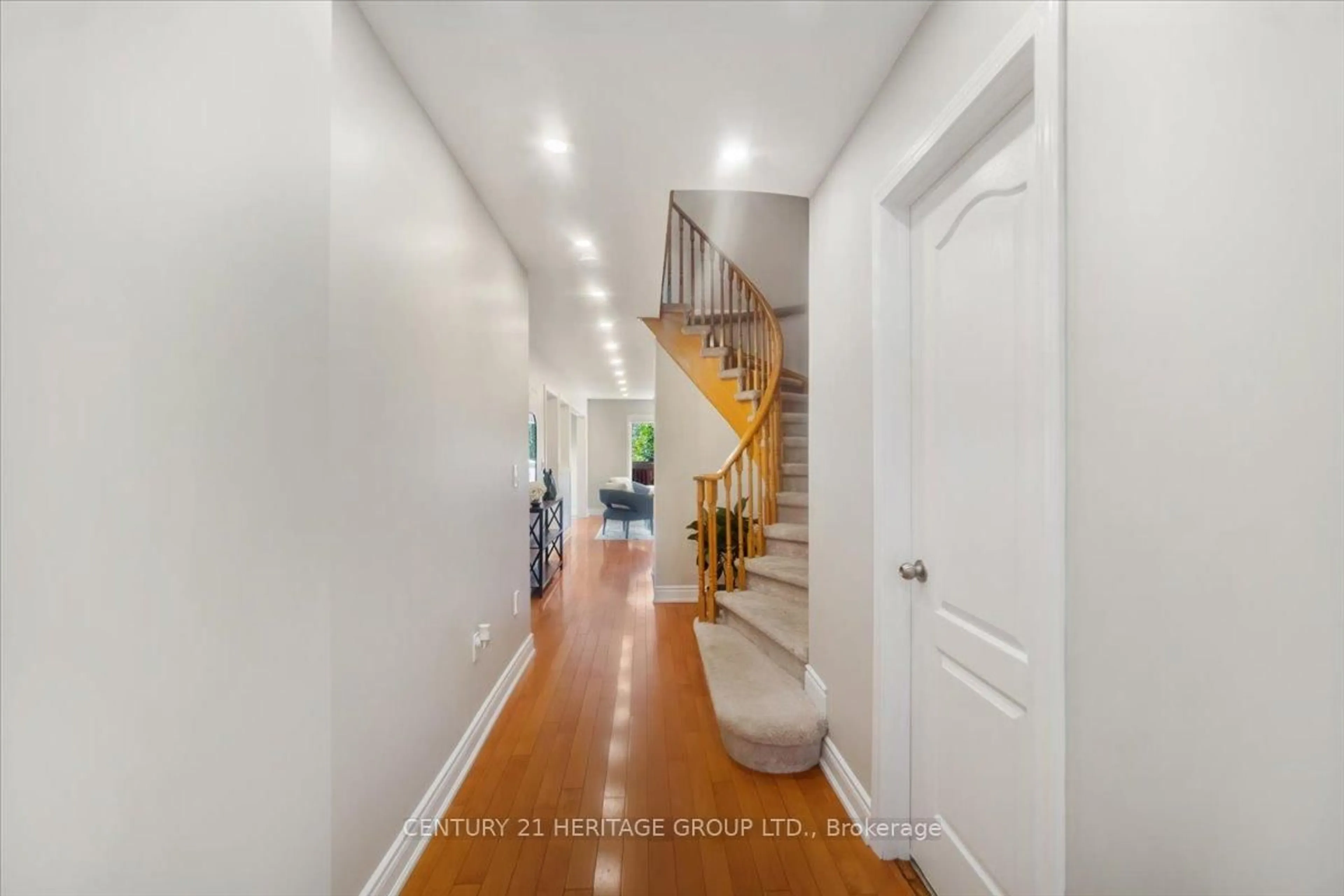 Indoor entryway for 3954 Coachman Circ, Mississauga Ontario L5M 6R3
