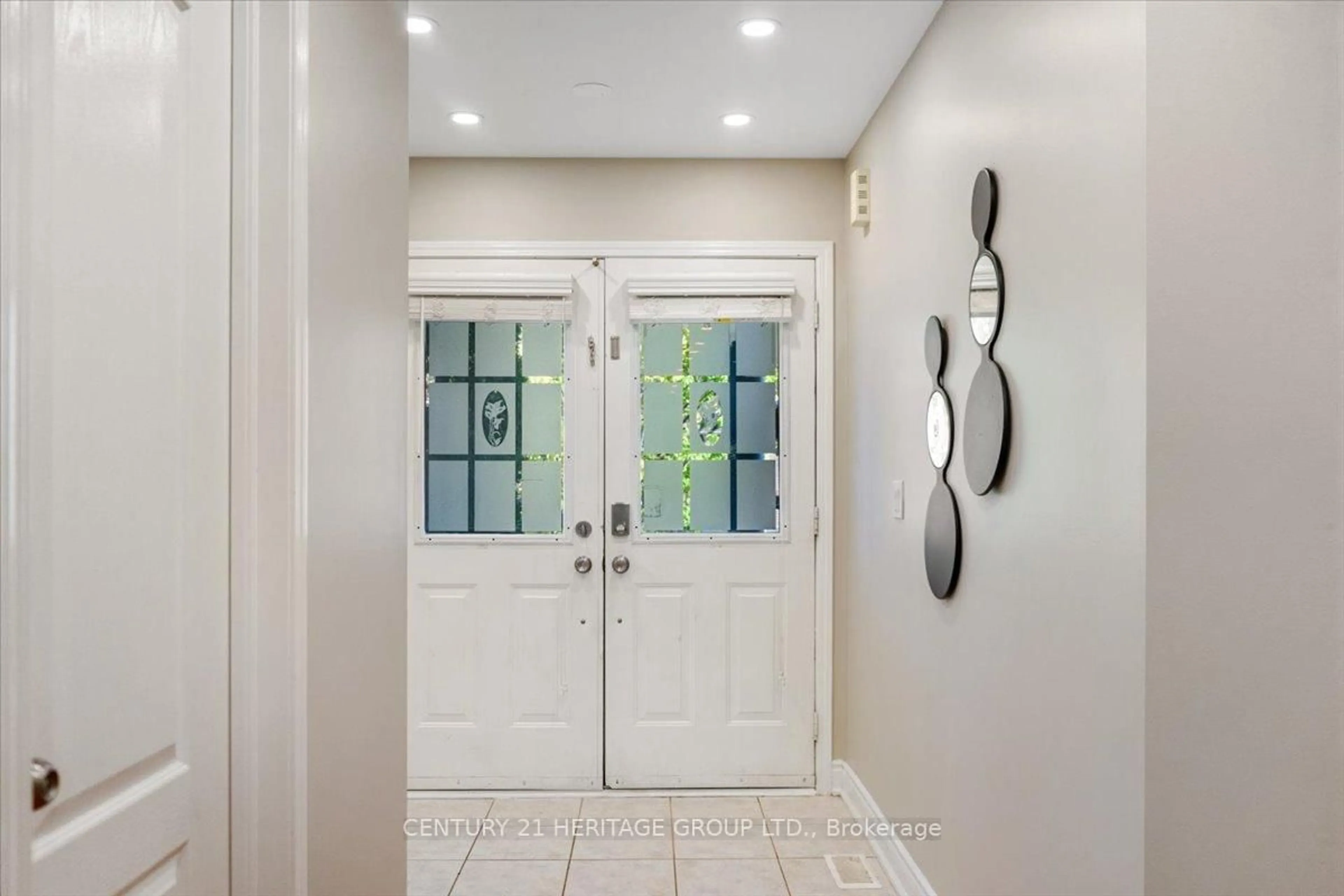 Indoor entryway for 3954 Coachman Circ, Mississauga Ontario L5M 6R3