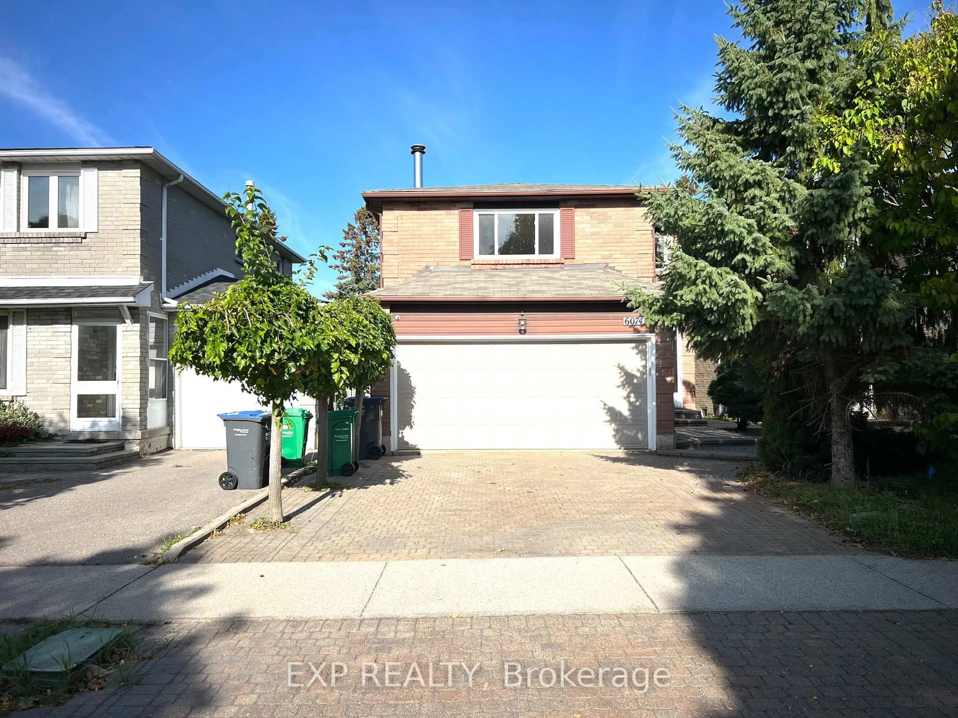 A pic from outside/outdoor area/front of a property/back of a property/a pic from drone, street for 6074 Duford Dr, Mississauga Ontario L5V 1A8