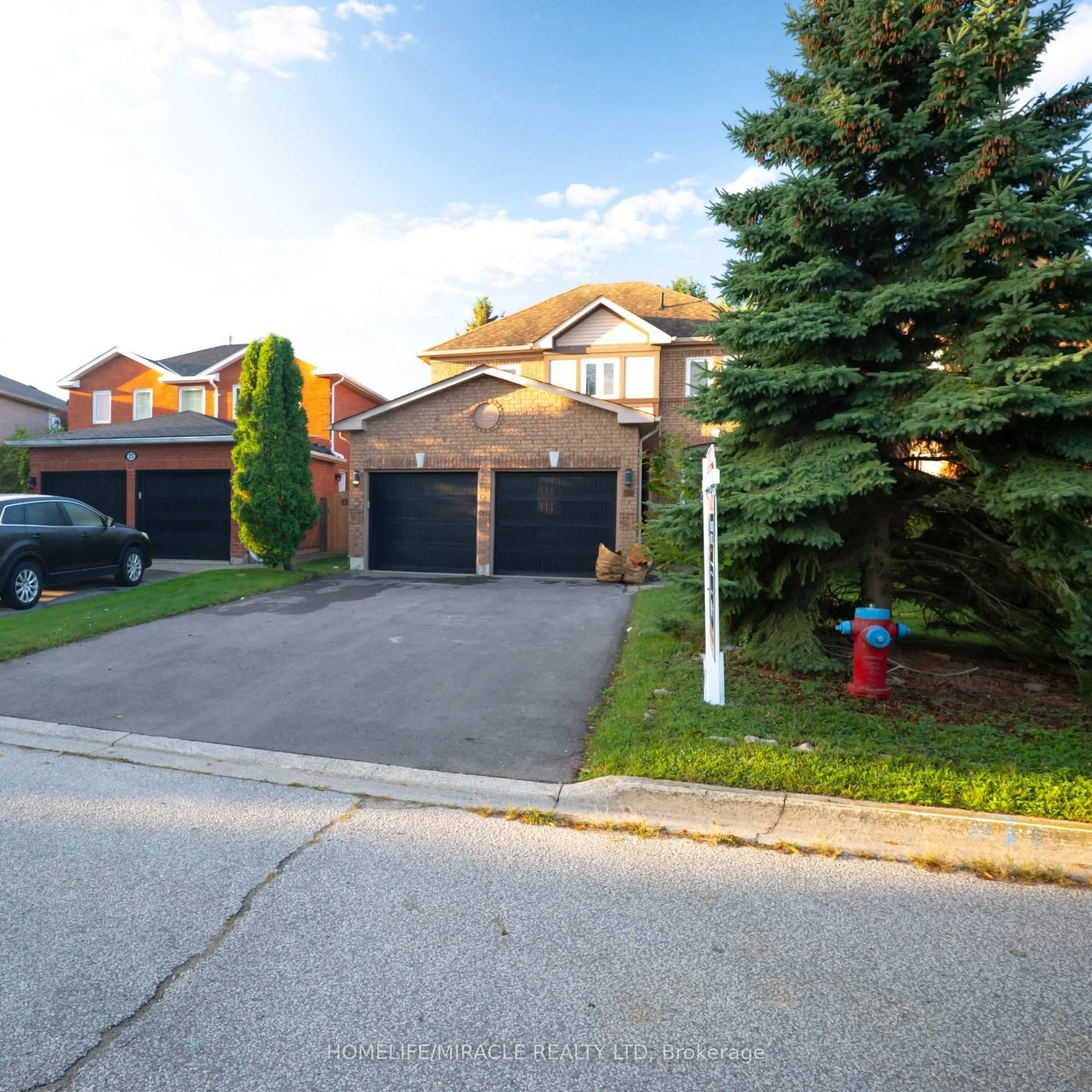 A pic from outside/outdoor area/front of a property/back of a property/a pic from drone, street for 27 Killaloe Cres, Halton Hills Ontario L7G 5N2