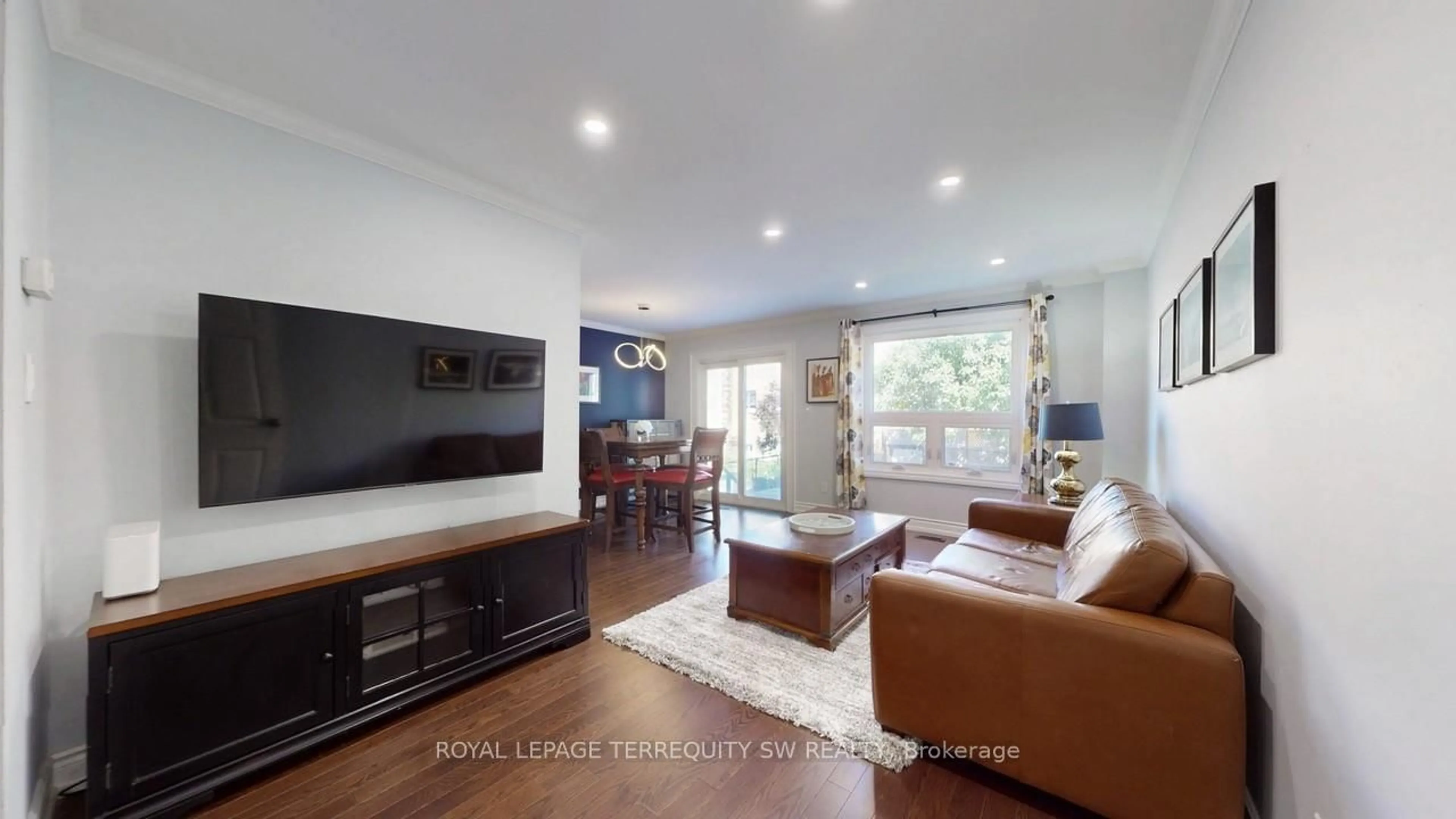 Living room with furniture, wood/laminate floor for 4287 Beacon Lane, Mississauga Ontario L5C 3V8