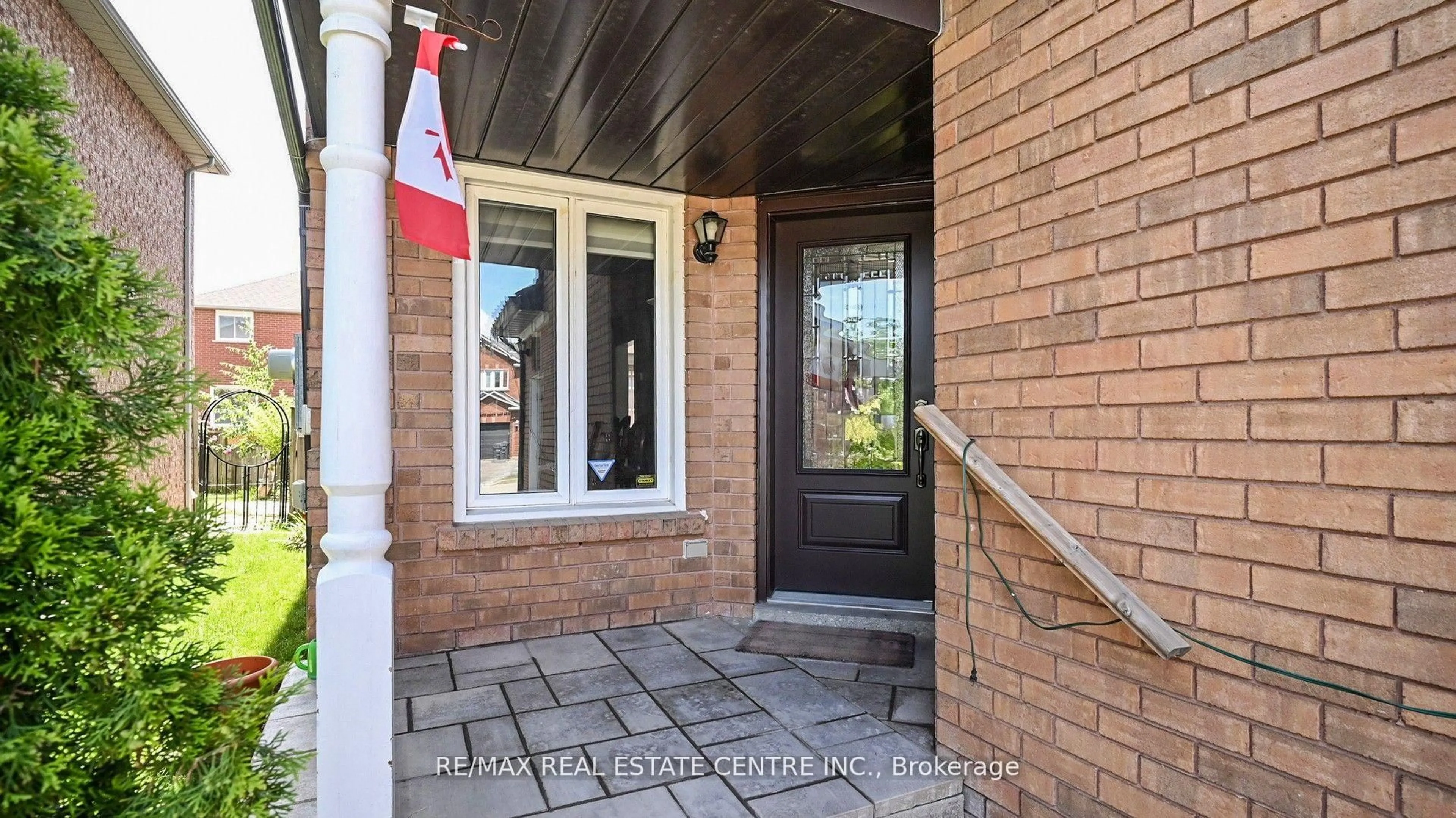 Indoor entryway for 6899 Bansbridge Cres, Mississauga Ontario L5N 6T1