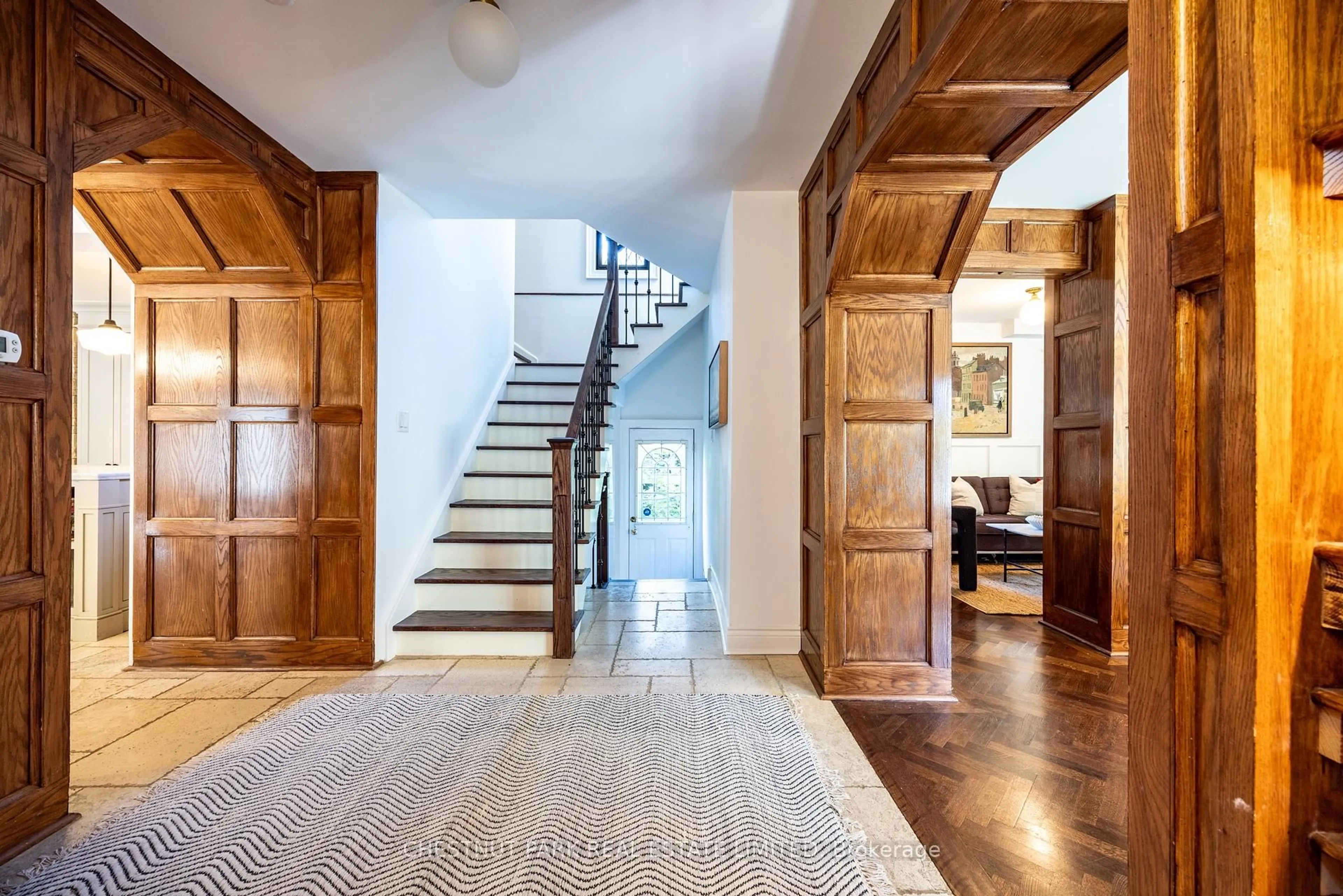 Indoor entryway for 30 Sunnylea Ave, Toronto Ontario M8Y 2J7