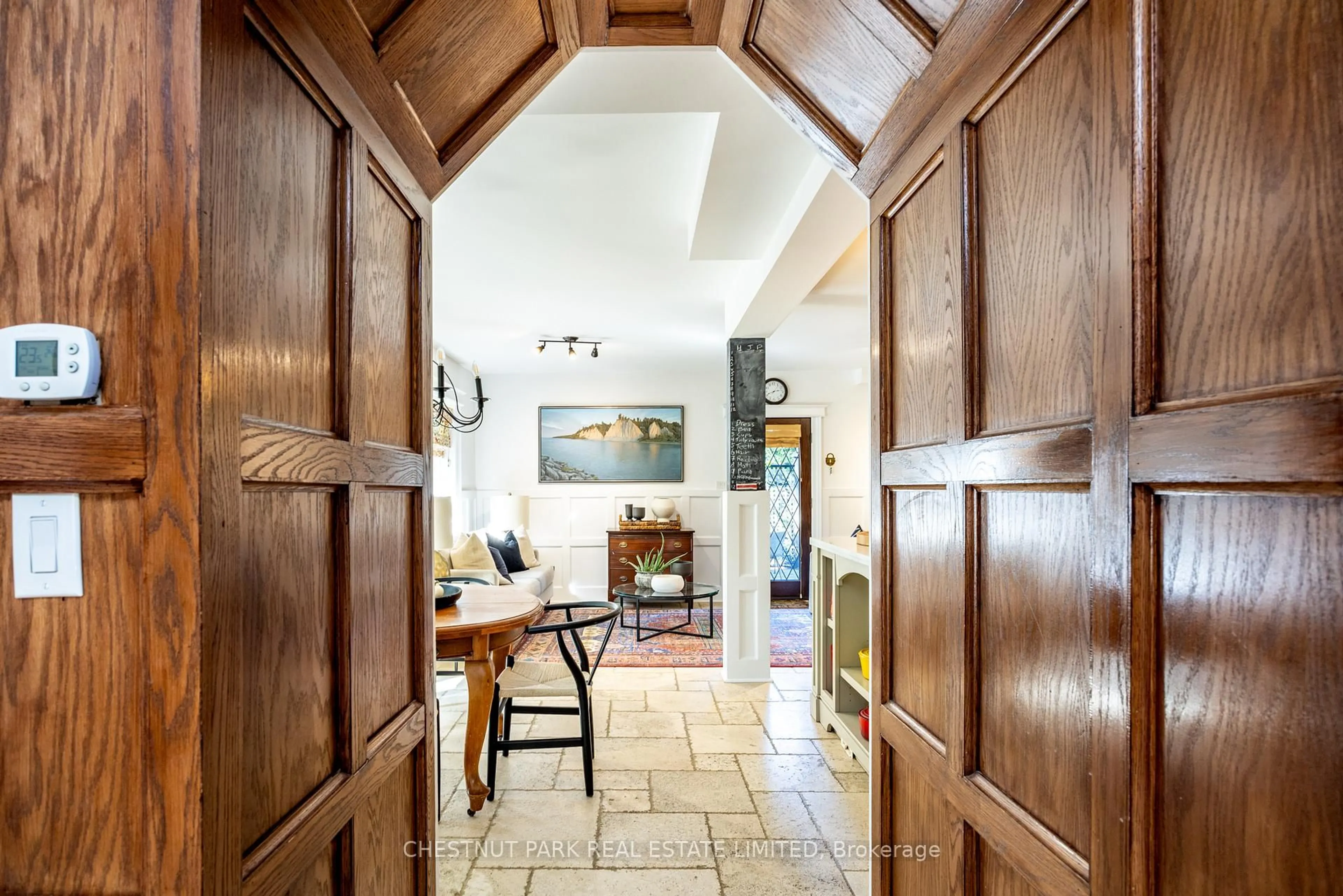Indoor foyer for 30 Sunnylea Ave, Toronto Ontario M8Y 2J7