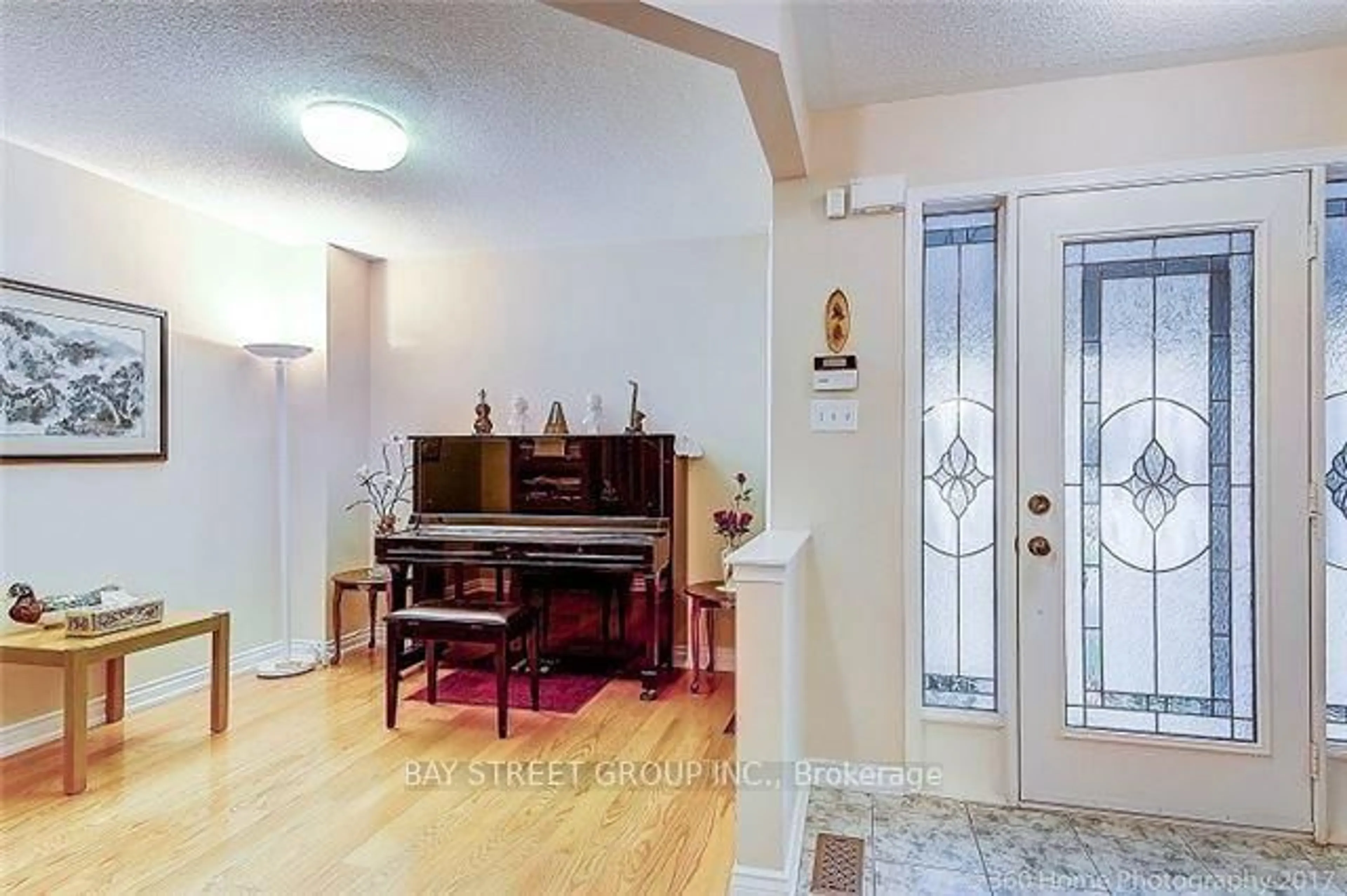 Indoor entryway for 2870 Westbury Crt, Mississauga Ontario L5M 6B3