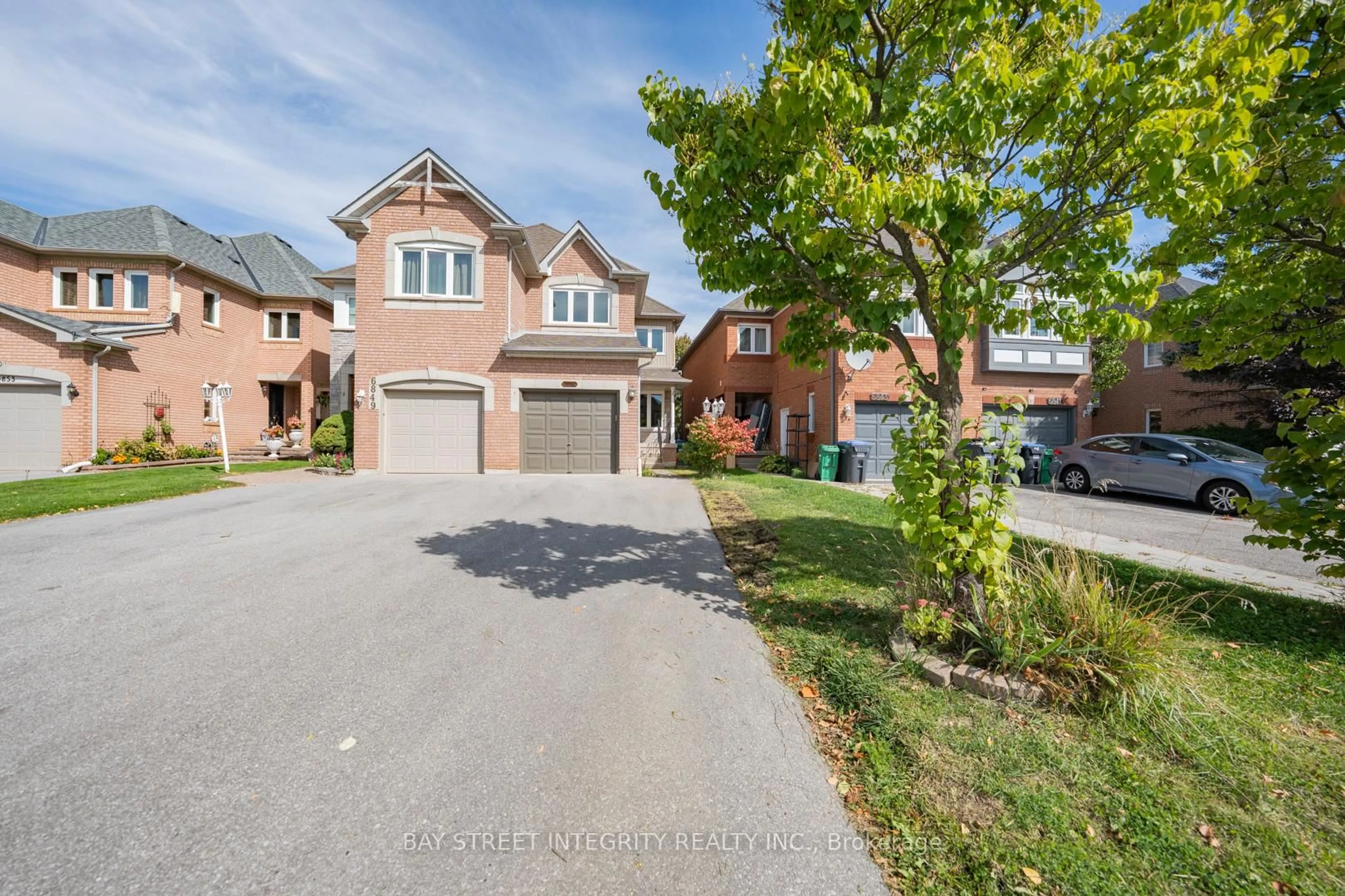 Home with brick exterior material, street for 6847 Dillingwood Dr, Mississauga Ontario L5N 6Z9