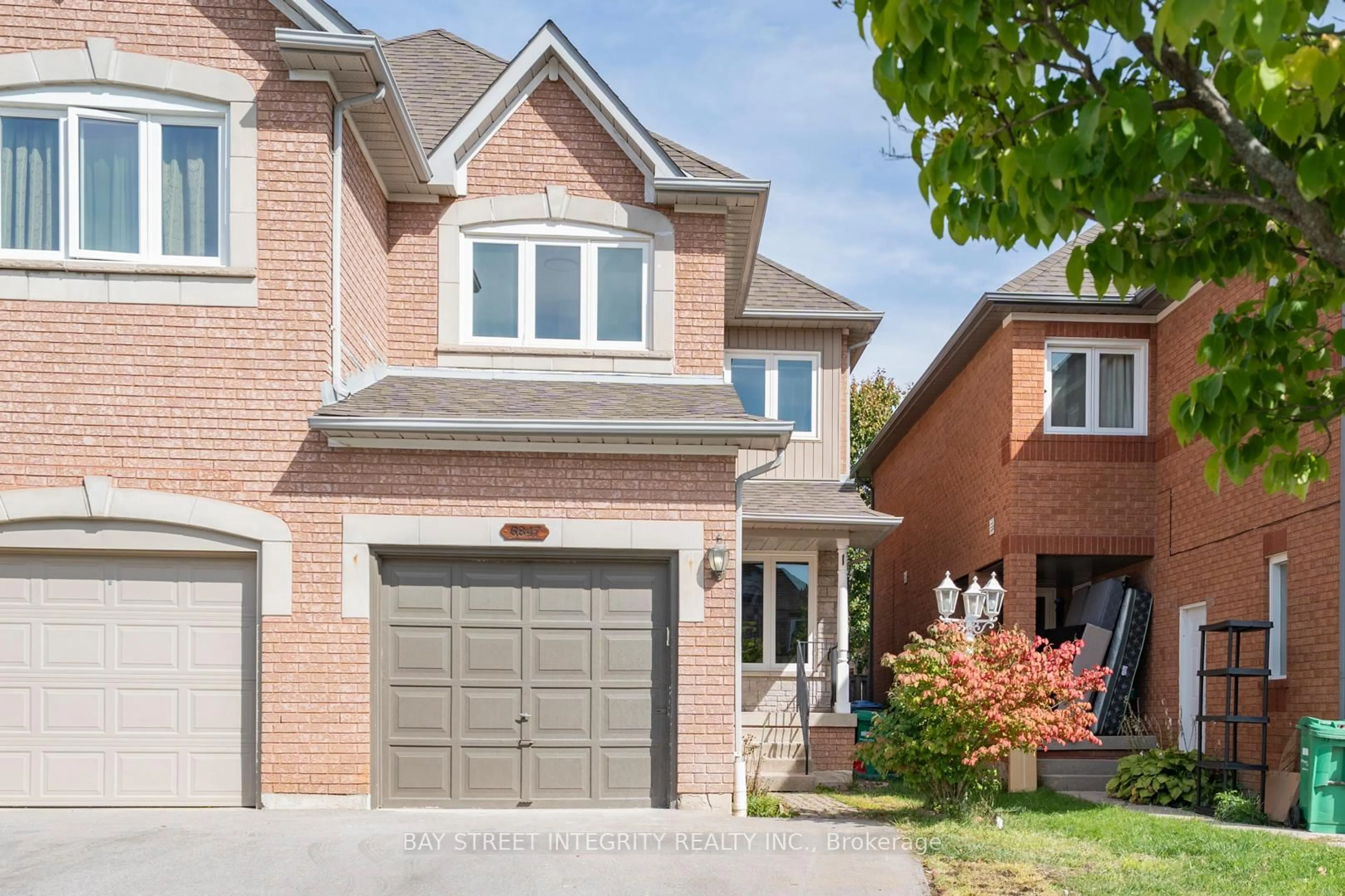 Home with brick exterior material, street for 6847 Dillingwood Dr, Mississauga Ontario L5N 6Z9