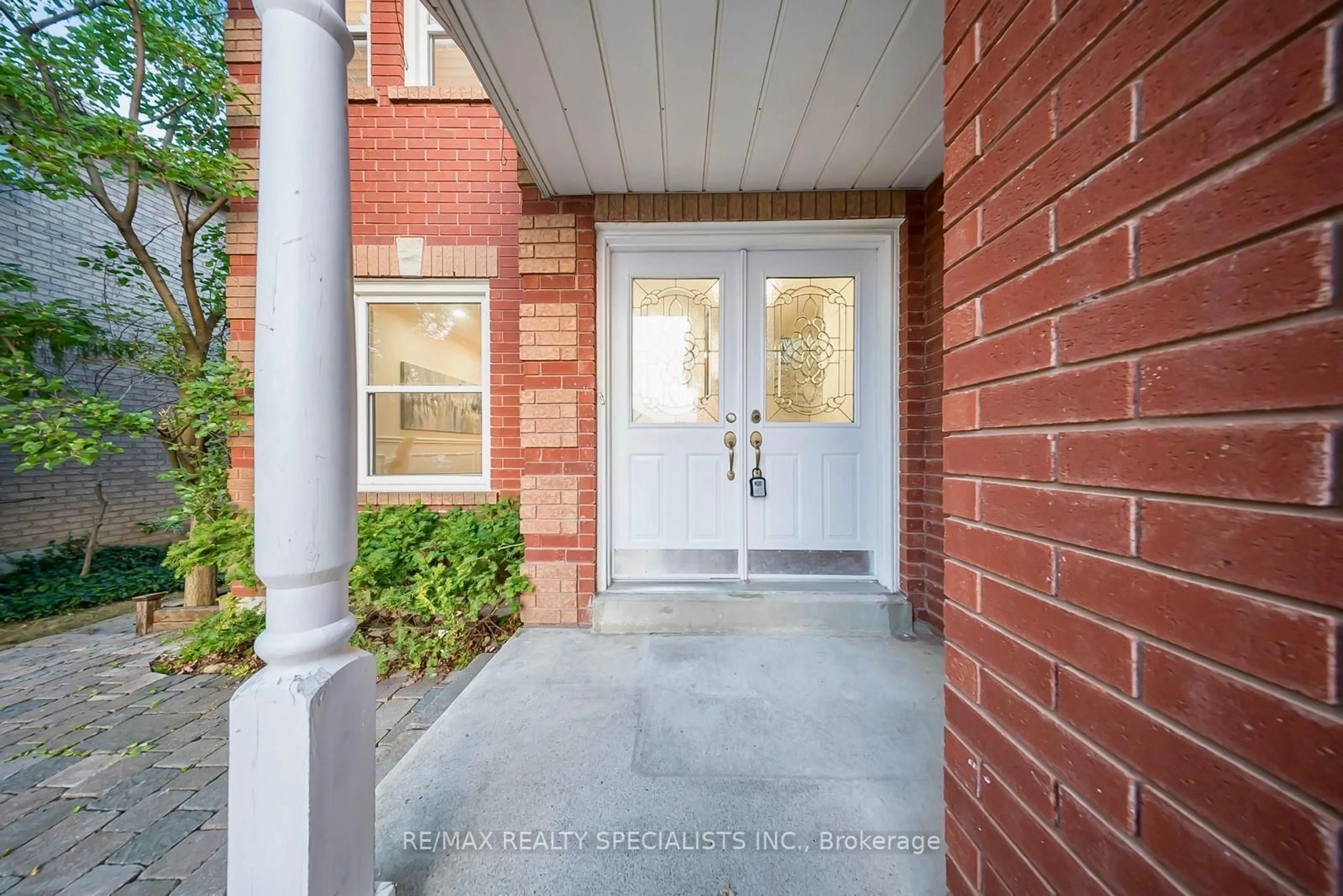 Indoor entryway for 47 Whitbread Ave, Caledon Ontario L7E 1L7