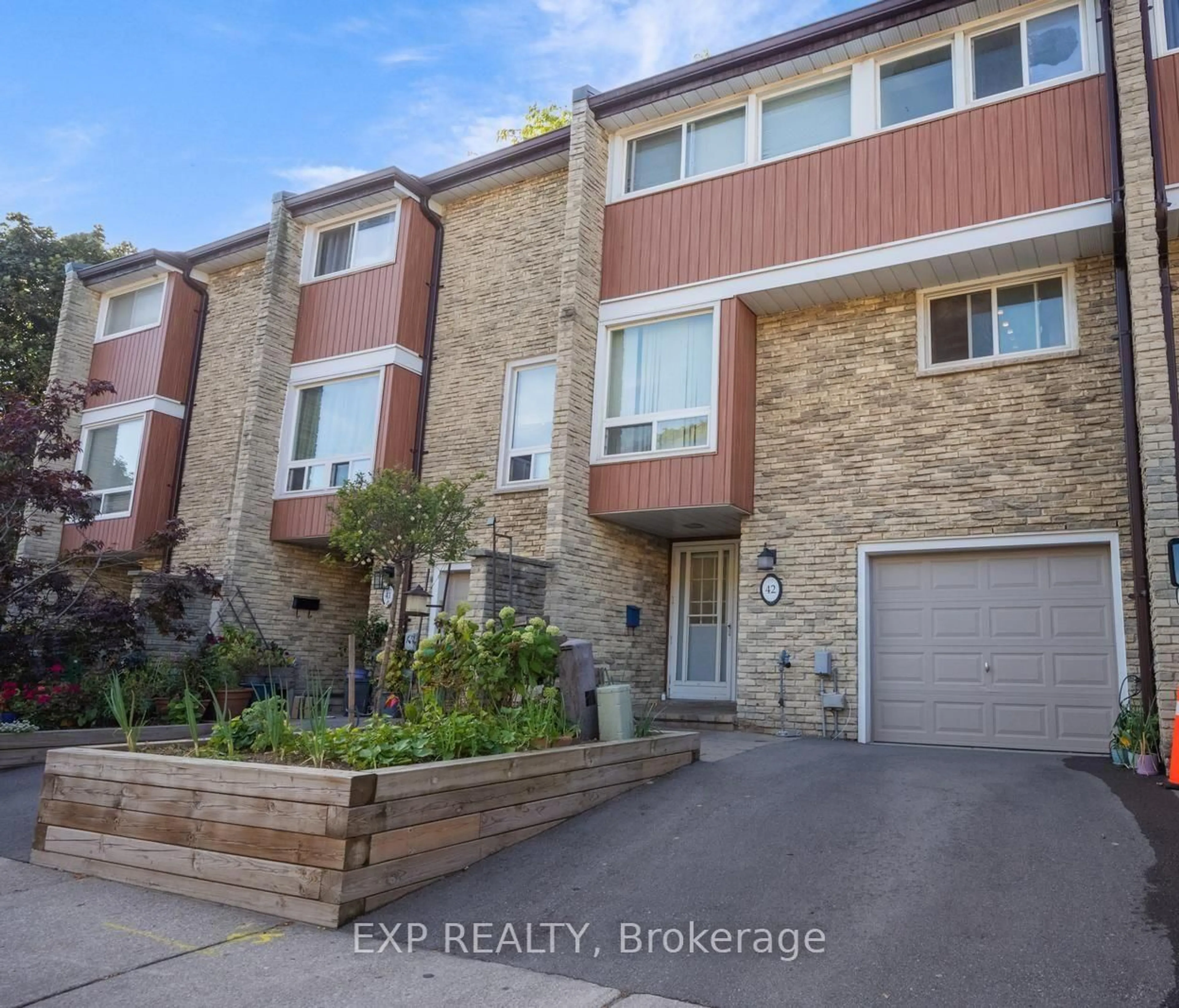 Unknown for 915 Inverhouse Dr, Mississauga Ontario L5J 4B2