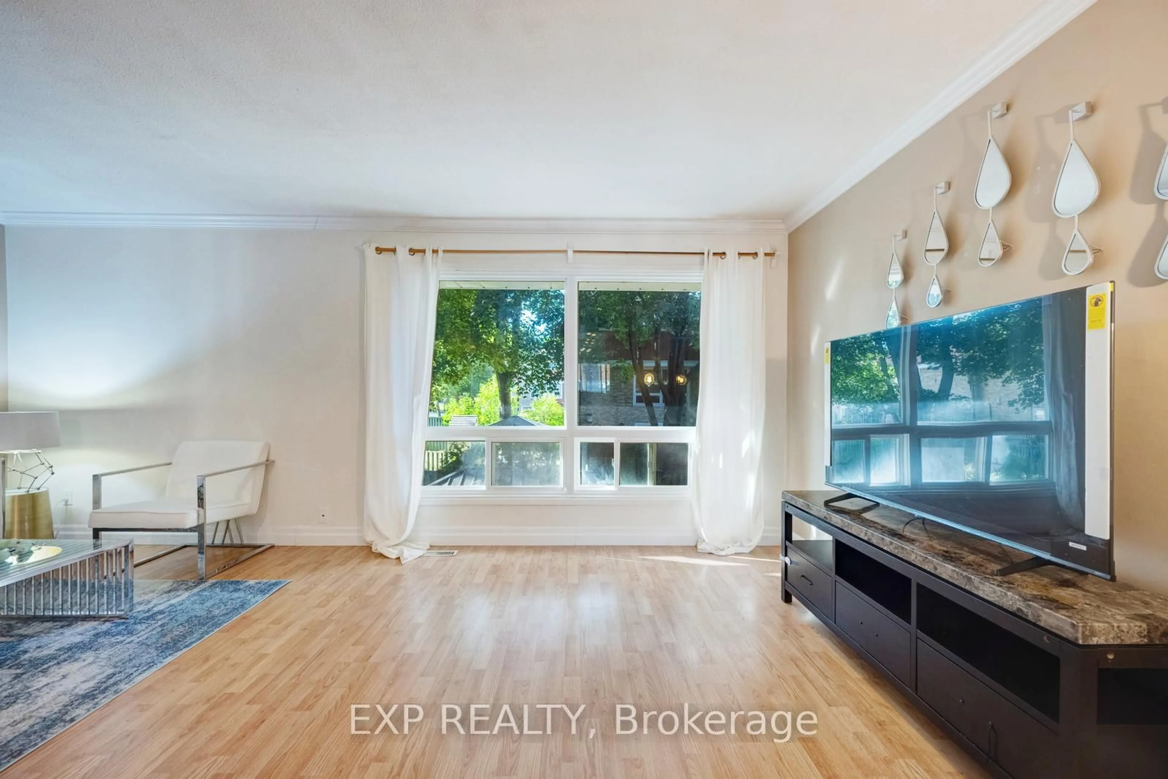 Unknown for 915 Inverhouse Dr, Mississauga Ontario L5J 4B2