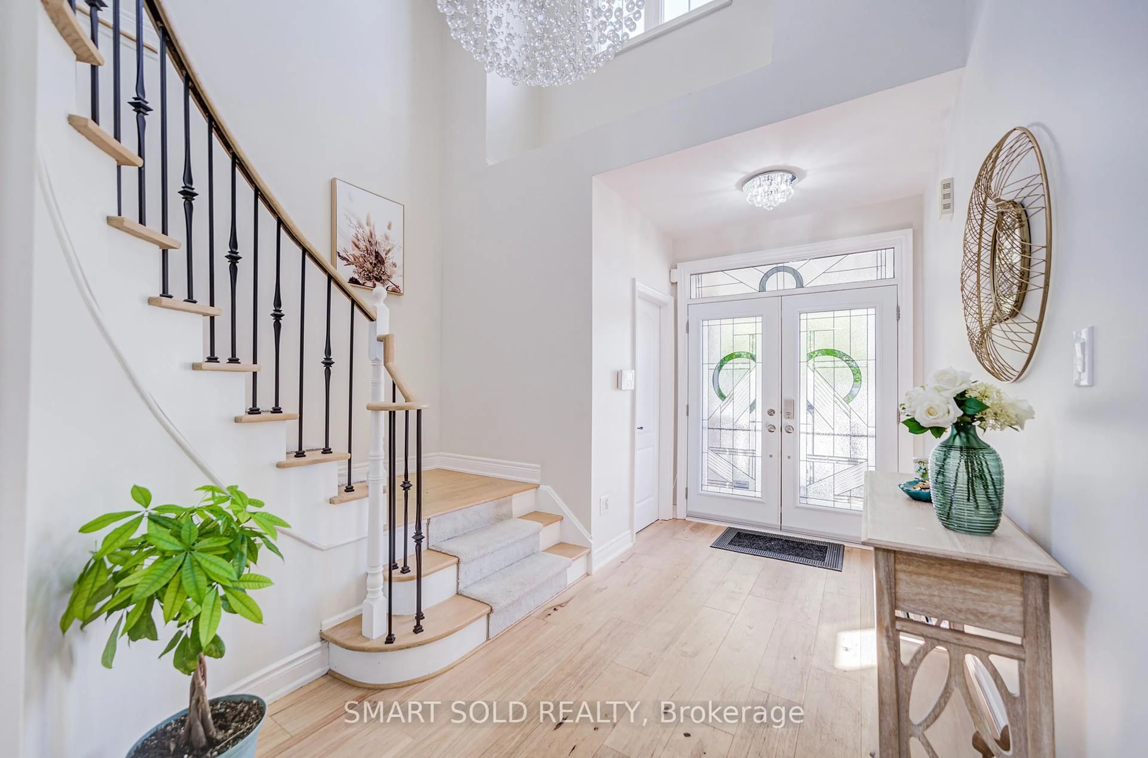 Indoor entryway for 2252 Pine Glen Rd, Oakville Ontario L6M 0G5
