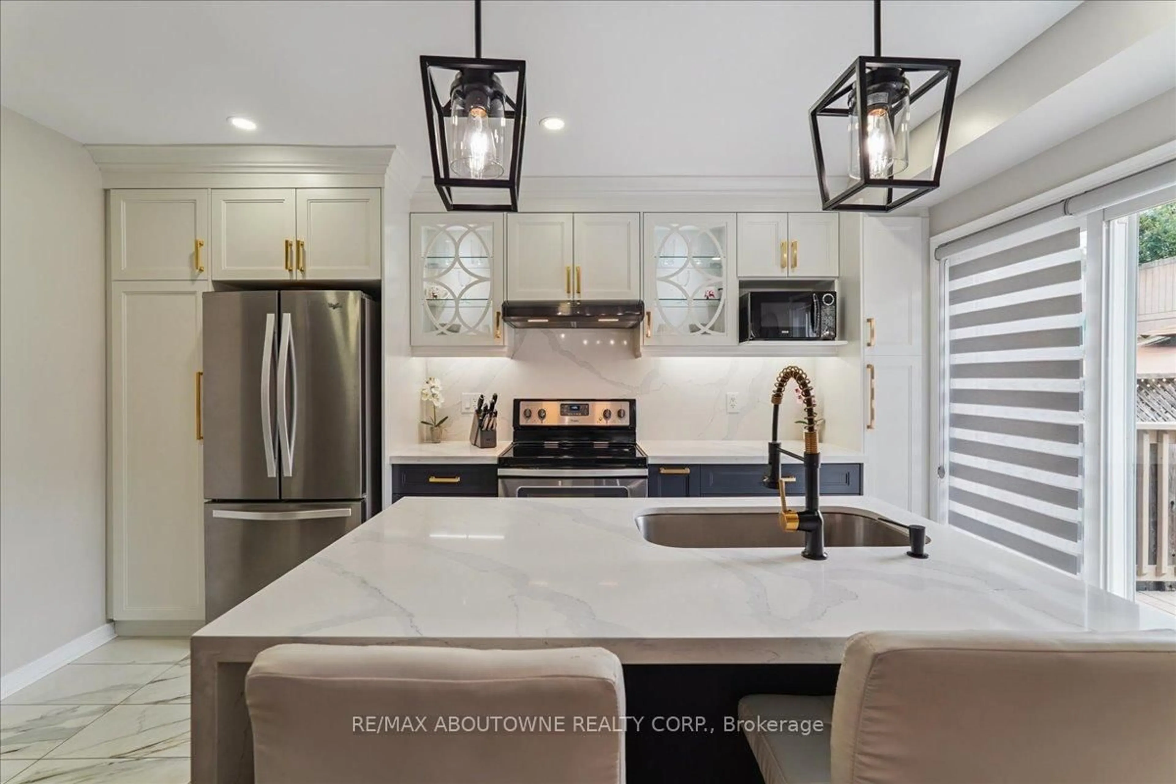 Contemporary kitchen, ceramic/tile floor for 248 Albright Rd, Brampton Ontario L6X 5E7