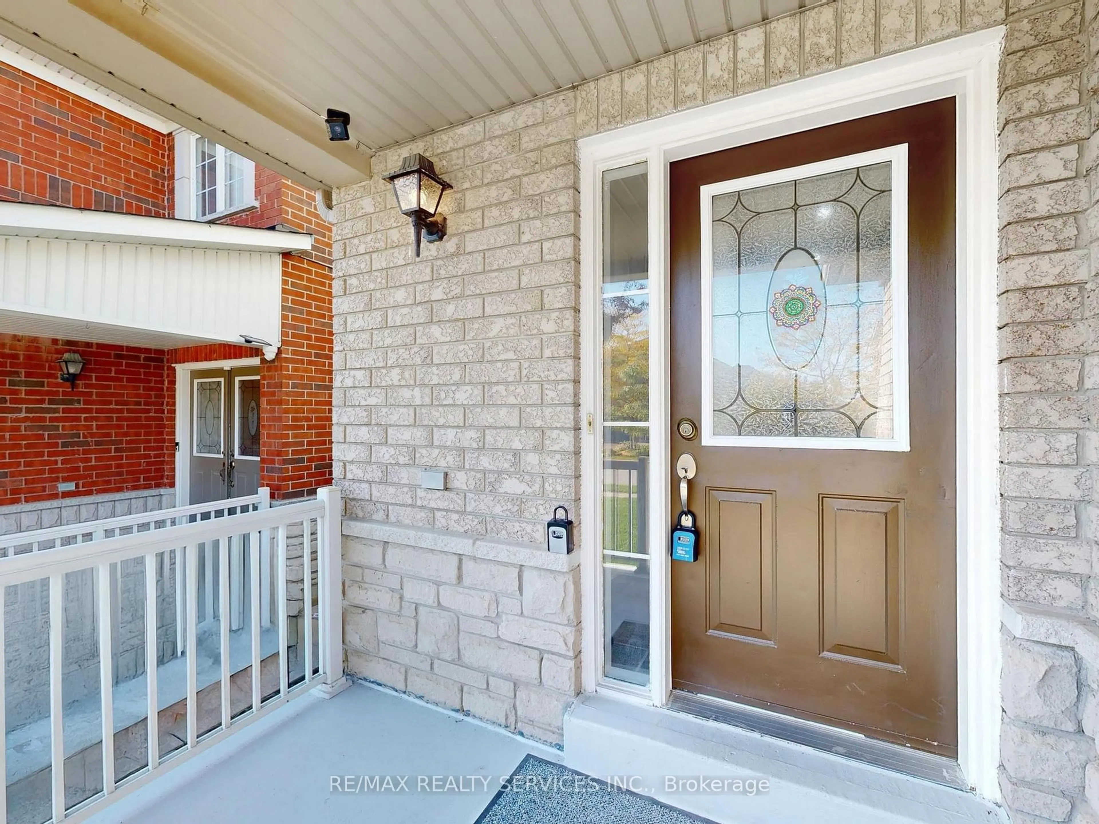 Indoor entryway for 44 Amethyst Circ, Brampton Ontario L6P 0Z3