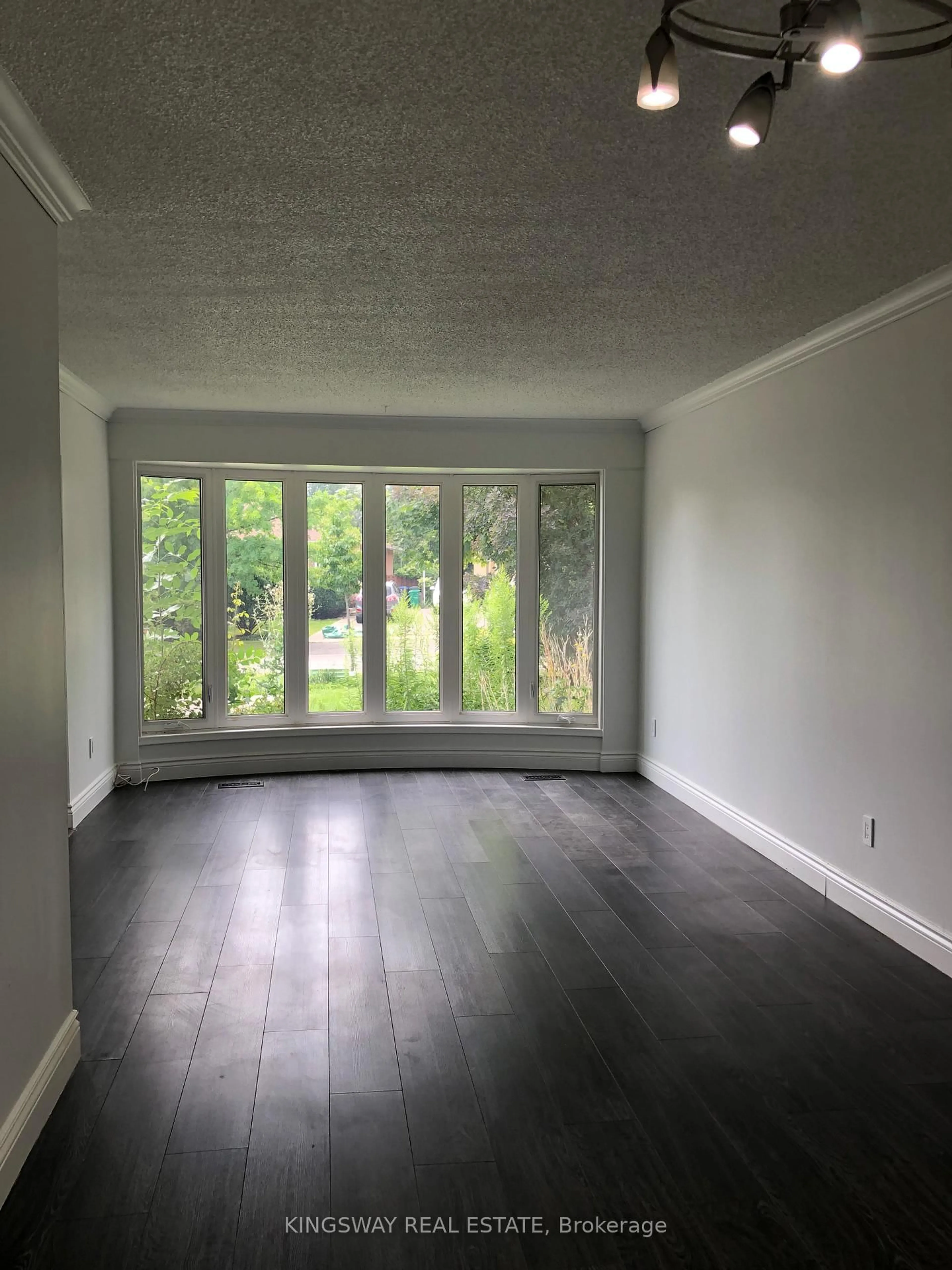 A pic of a room for 1489 Sandgate Cres, Mississauga Ontario L5J 2E3