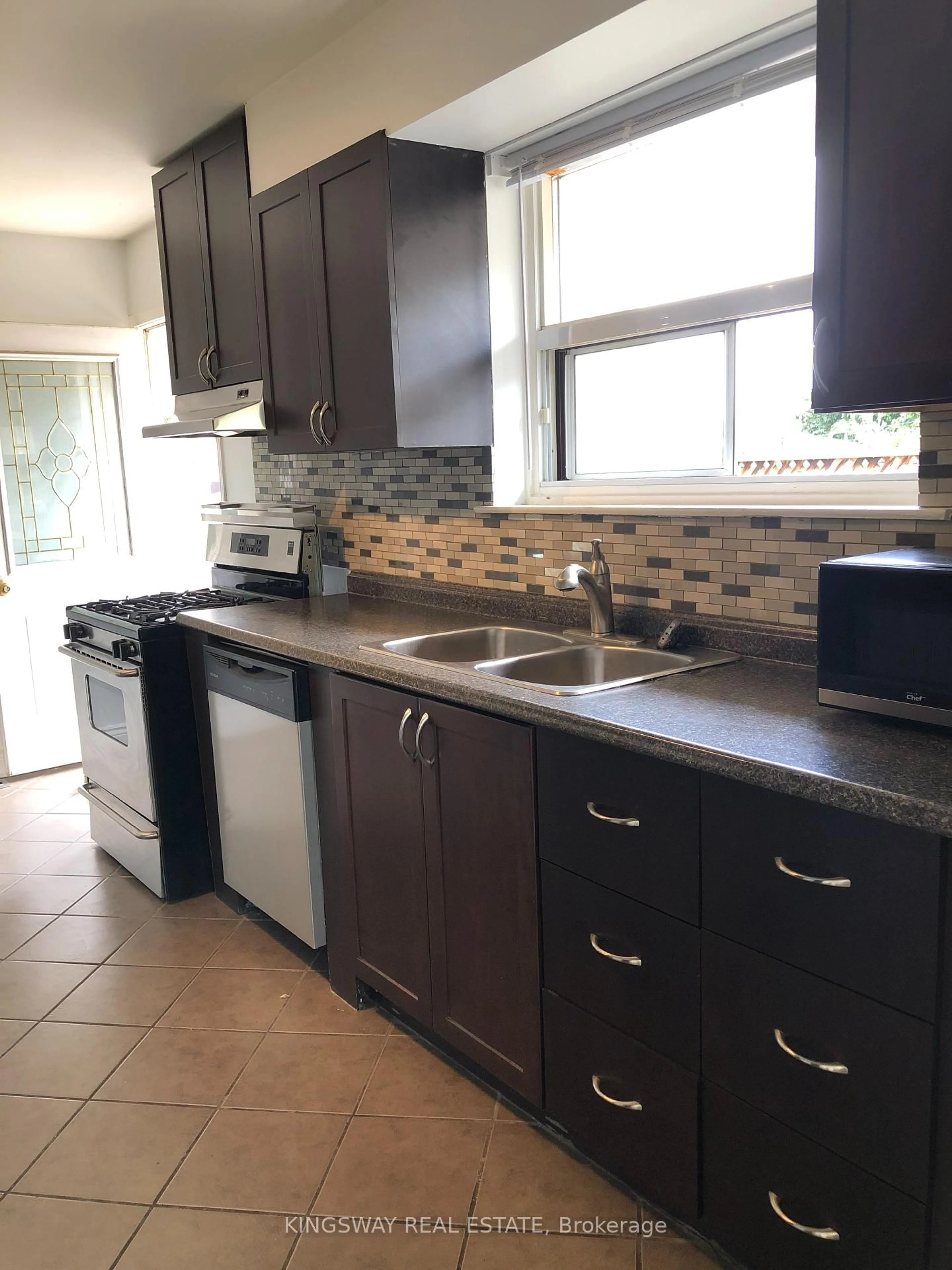Standard kitchen, unknown for 1489 Sandgate Cres, Mississauga Ontario L5J 2E3
