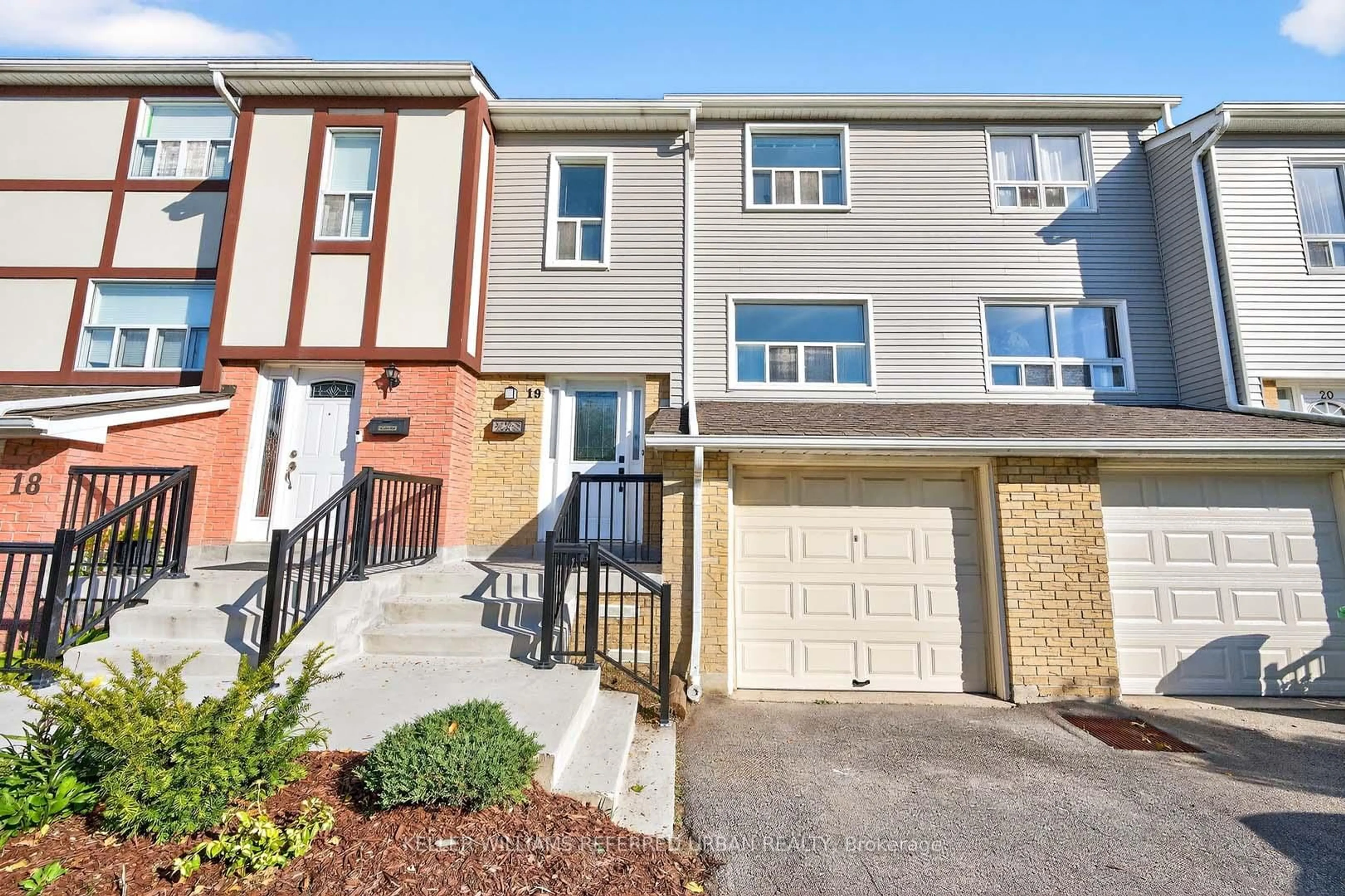 Unknown for 1050 Shawnmarr Rd #19, Mississauga Ontario L5H 3V1