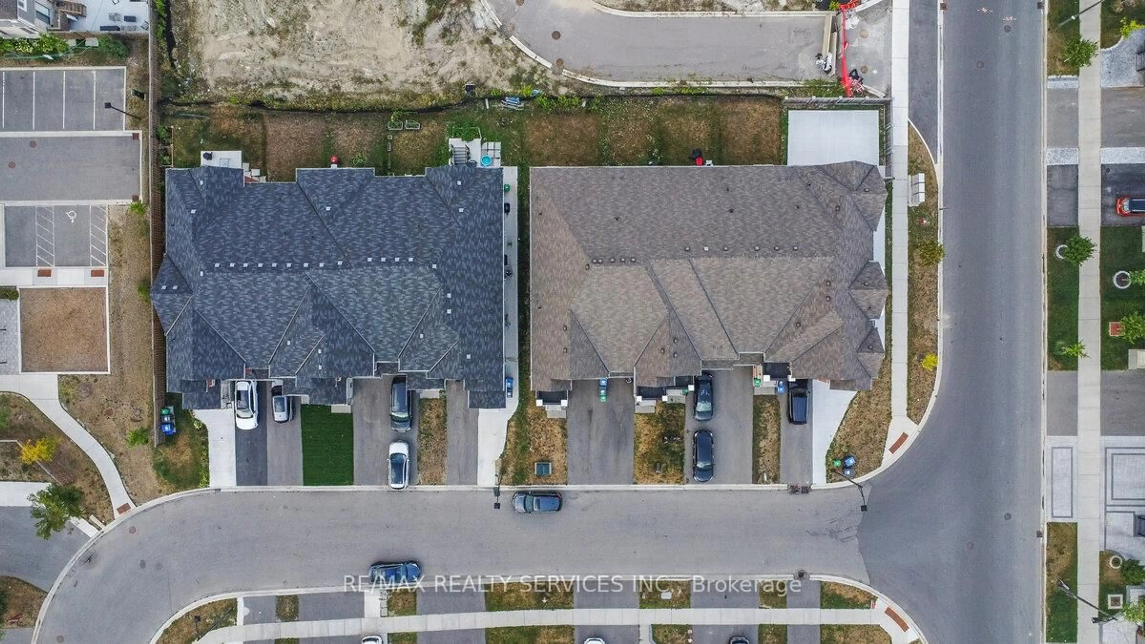 A pic from outside/outdoor area/front of a property/back of a property/a pic from drone, street for 9 Phyllis Dr, Caledon Ontario L7C 4E3
