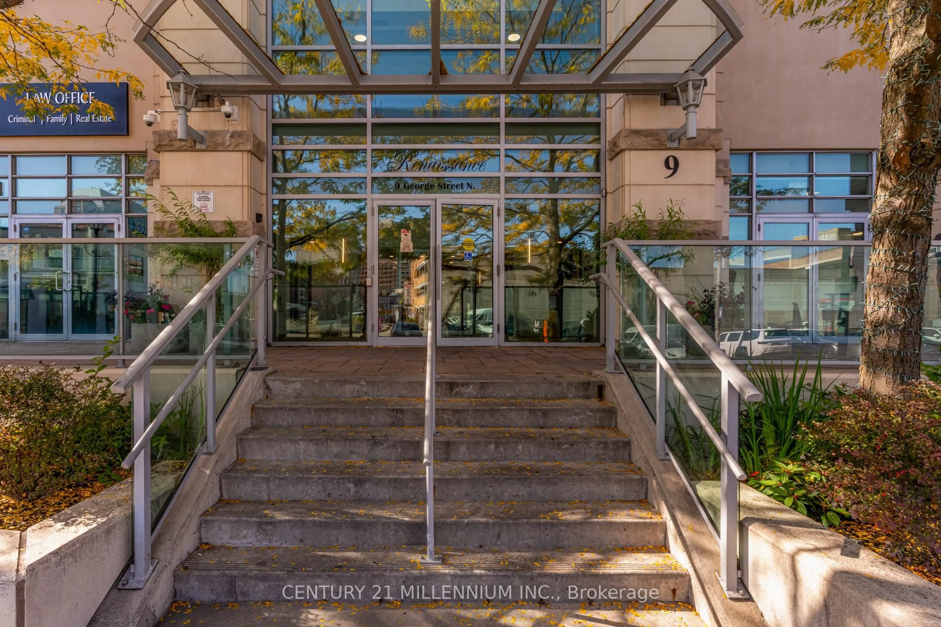 Indoor foyer for 9 George St #1505, Brampton Ontario L6X 0T6