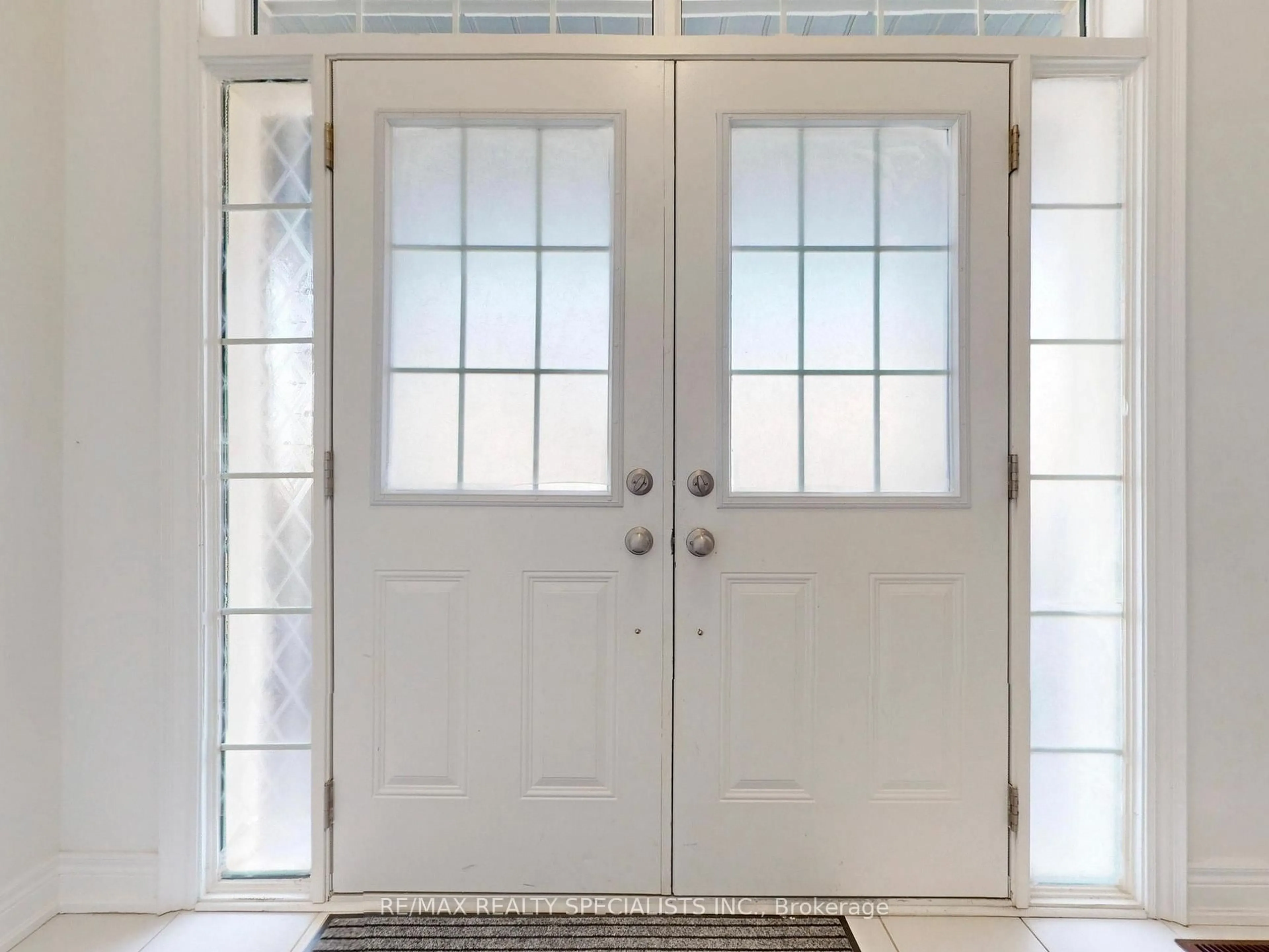 Indoor entryway for 33 Tiger Cres, Brampton Ontario L6R 0C8