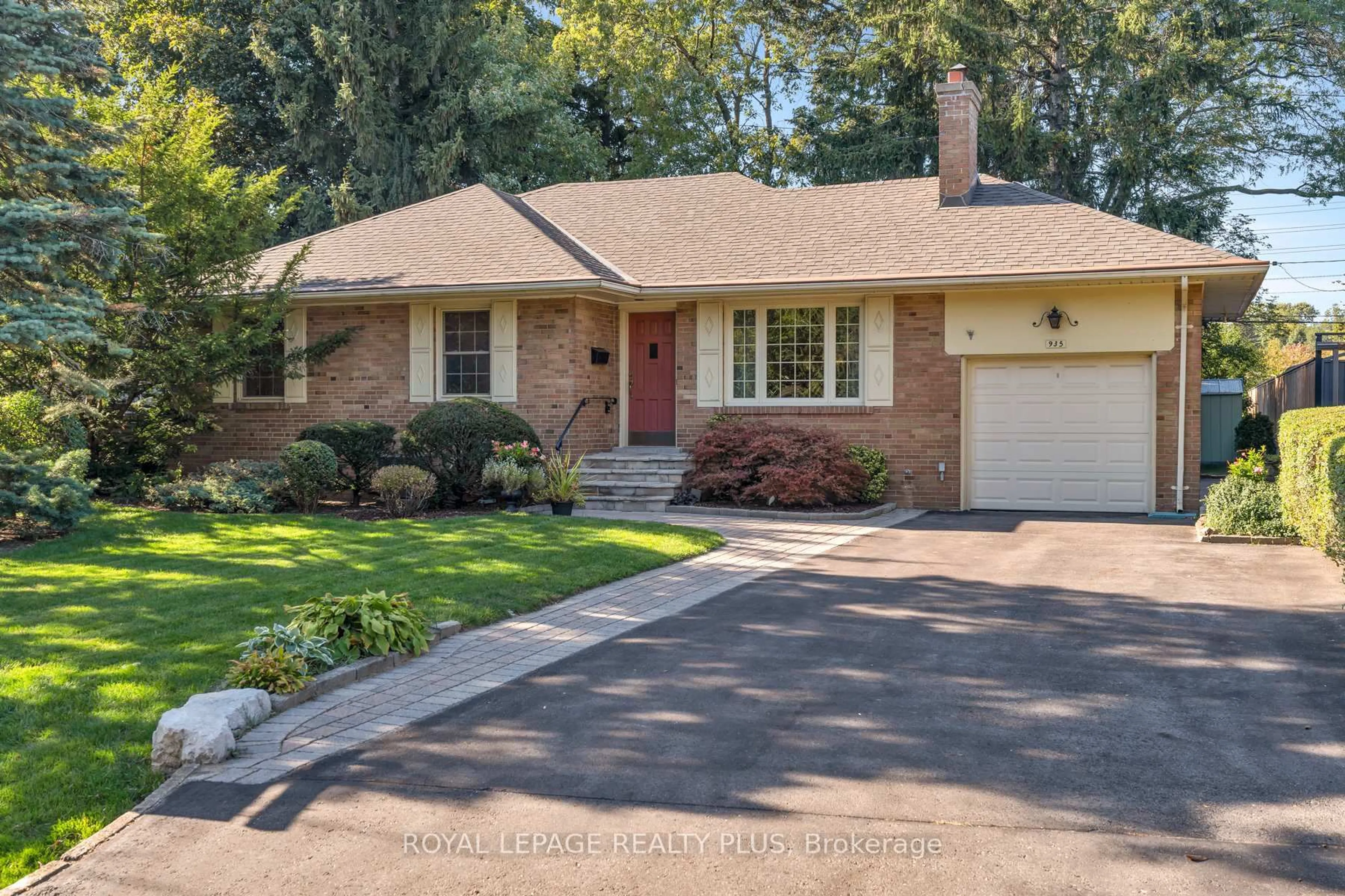 Home with brick exterior material, street for 935 Hedge Dr, Mississauga Ontario L4Y 1E9