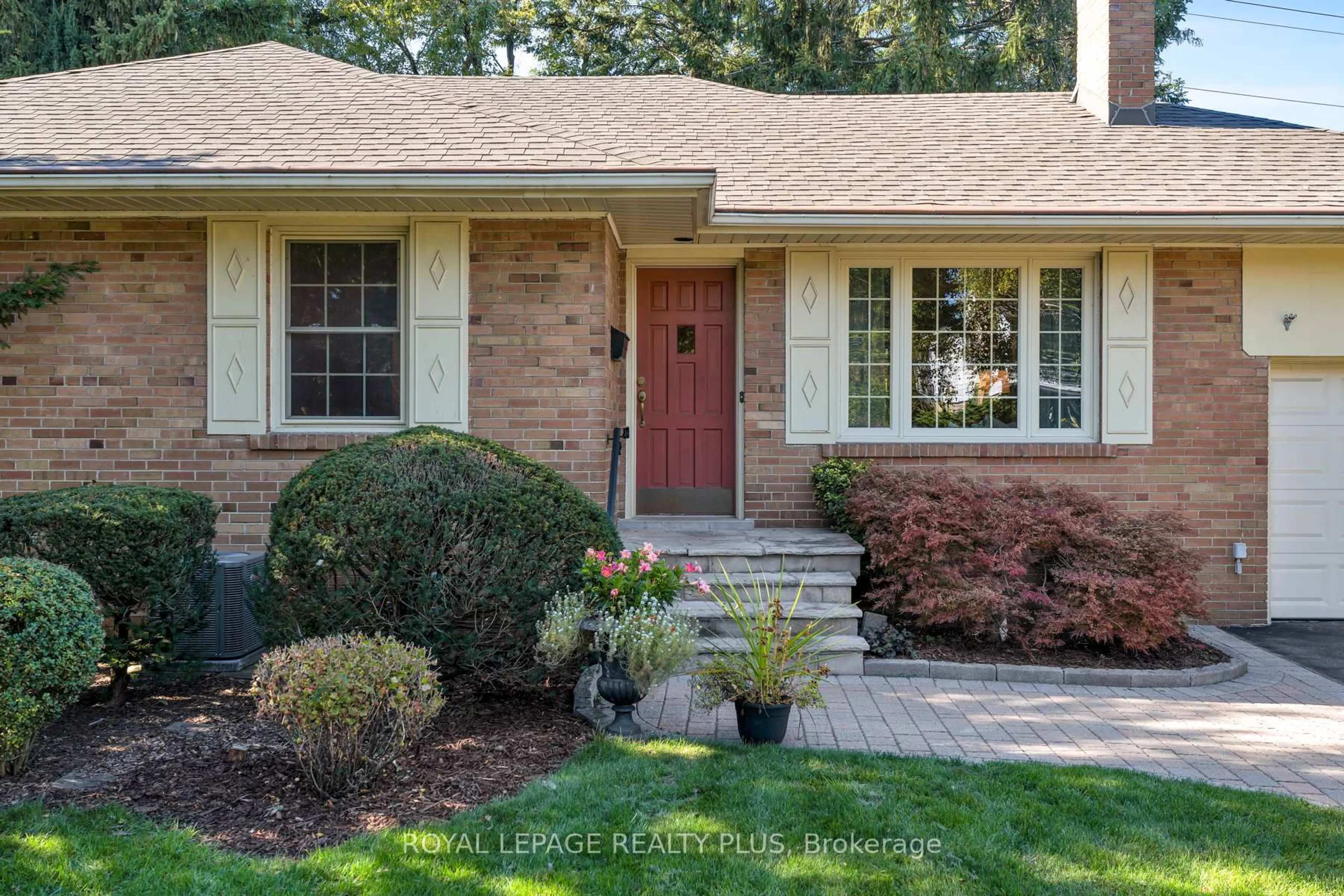 Home with brick exterior material, street for 935 Hedge Dr, Mississauga Ontario L4Y 1E9