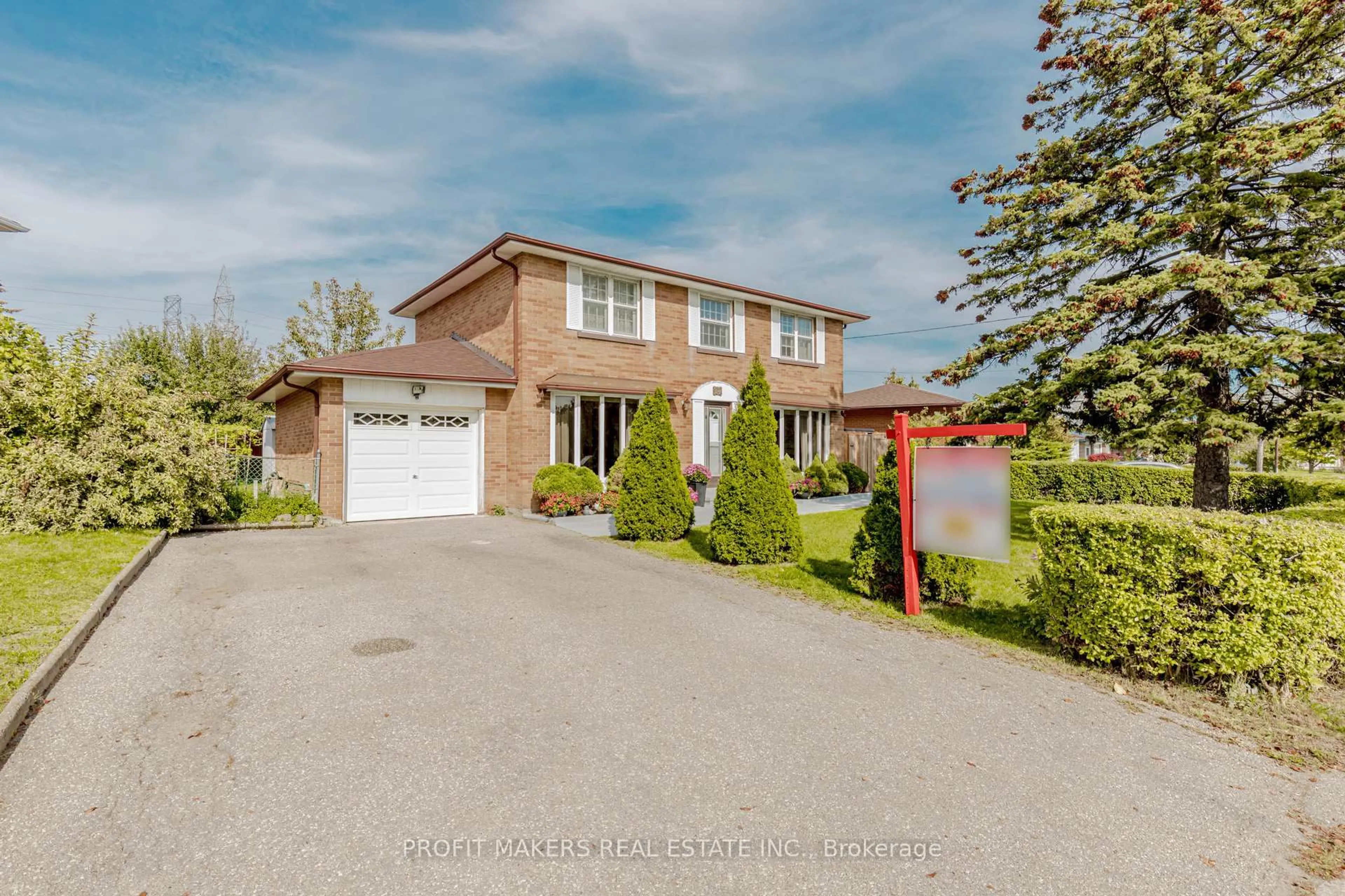 A pic from outside/outdoor area/front of a property/back of a property/a pic from drone, street for 27 Forge Dr, Toronto Ontario M3N 2R2