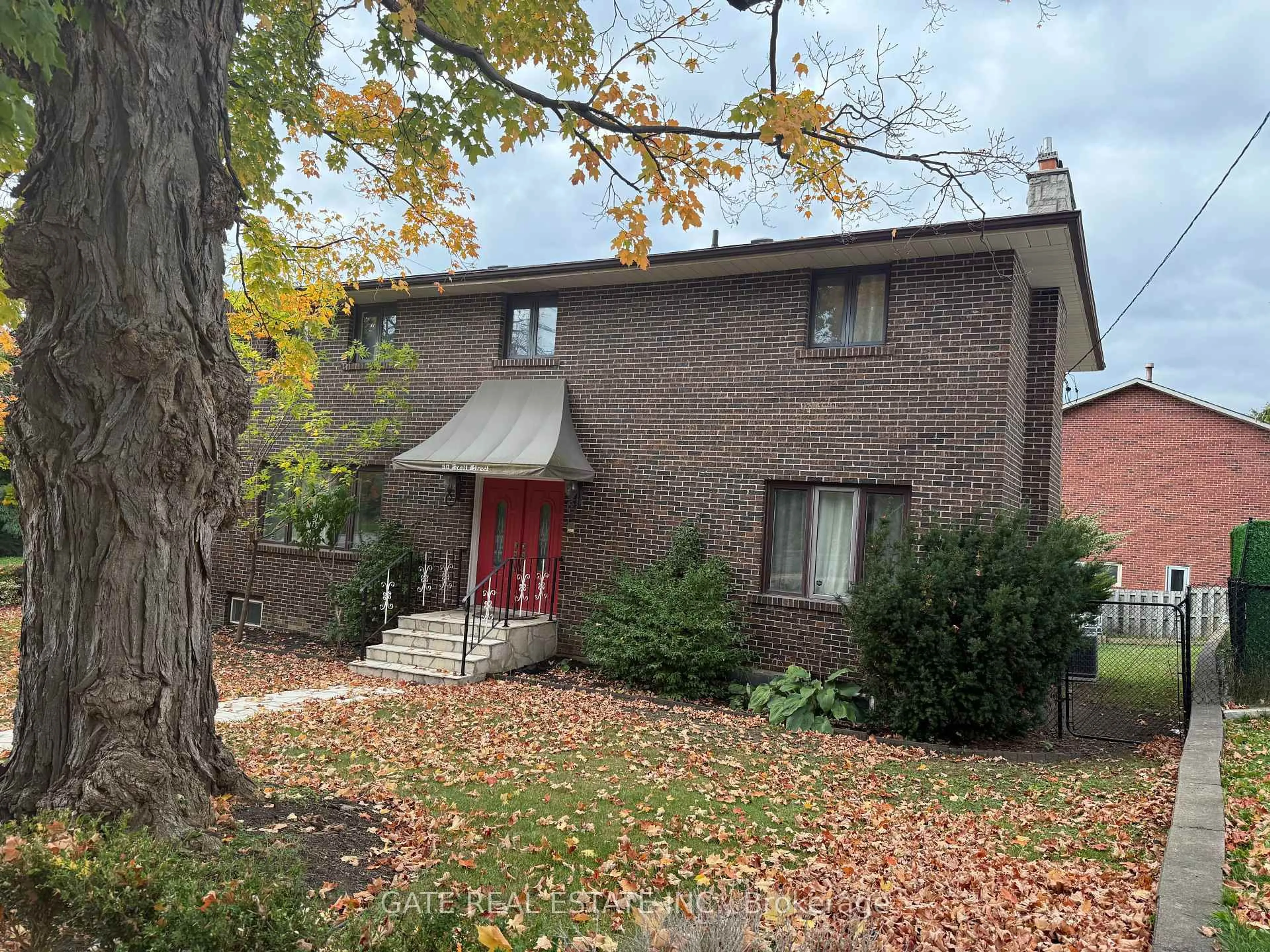 Home with brick exterior material, street for 60 Scott St, Brampton Ontario L6V 1S3