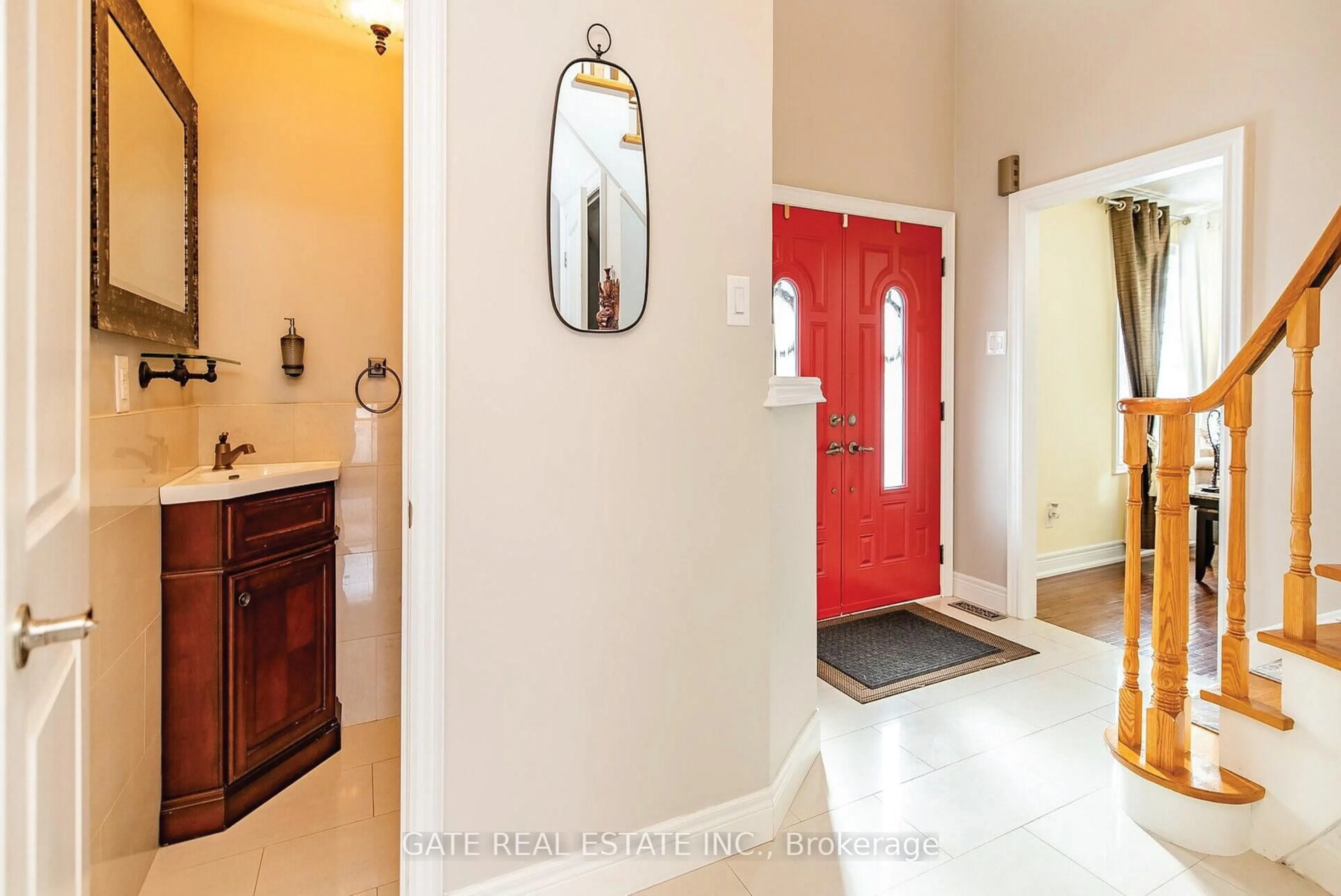 Indoor entryway for 60 Scott St, Brampton Ontario L6V 1S3